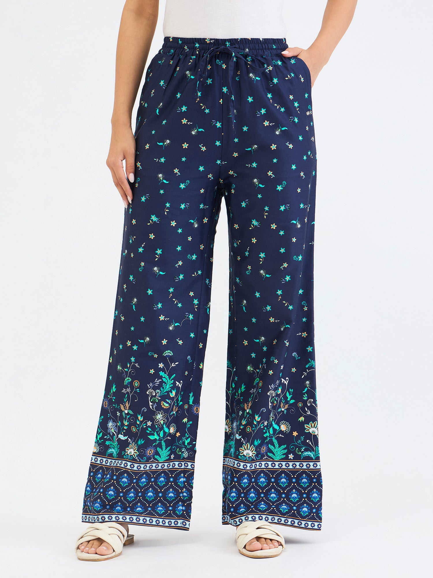 Elle Women Blue Relaxed Fit Printed Trouser