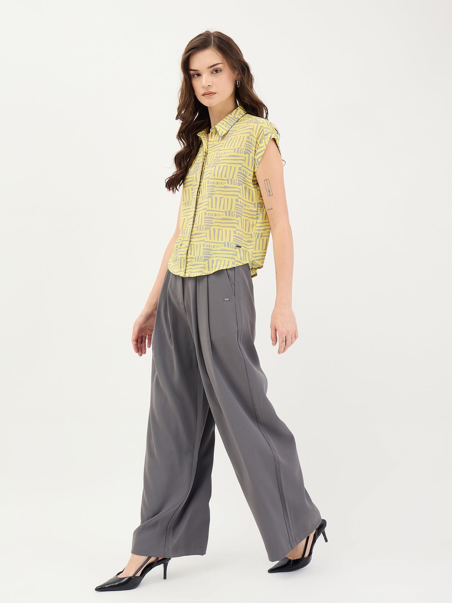 Elle Women Grey Flared Fit Solid Trouser