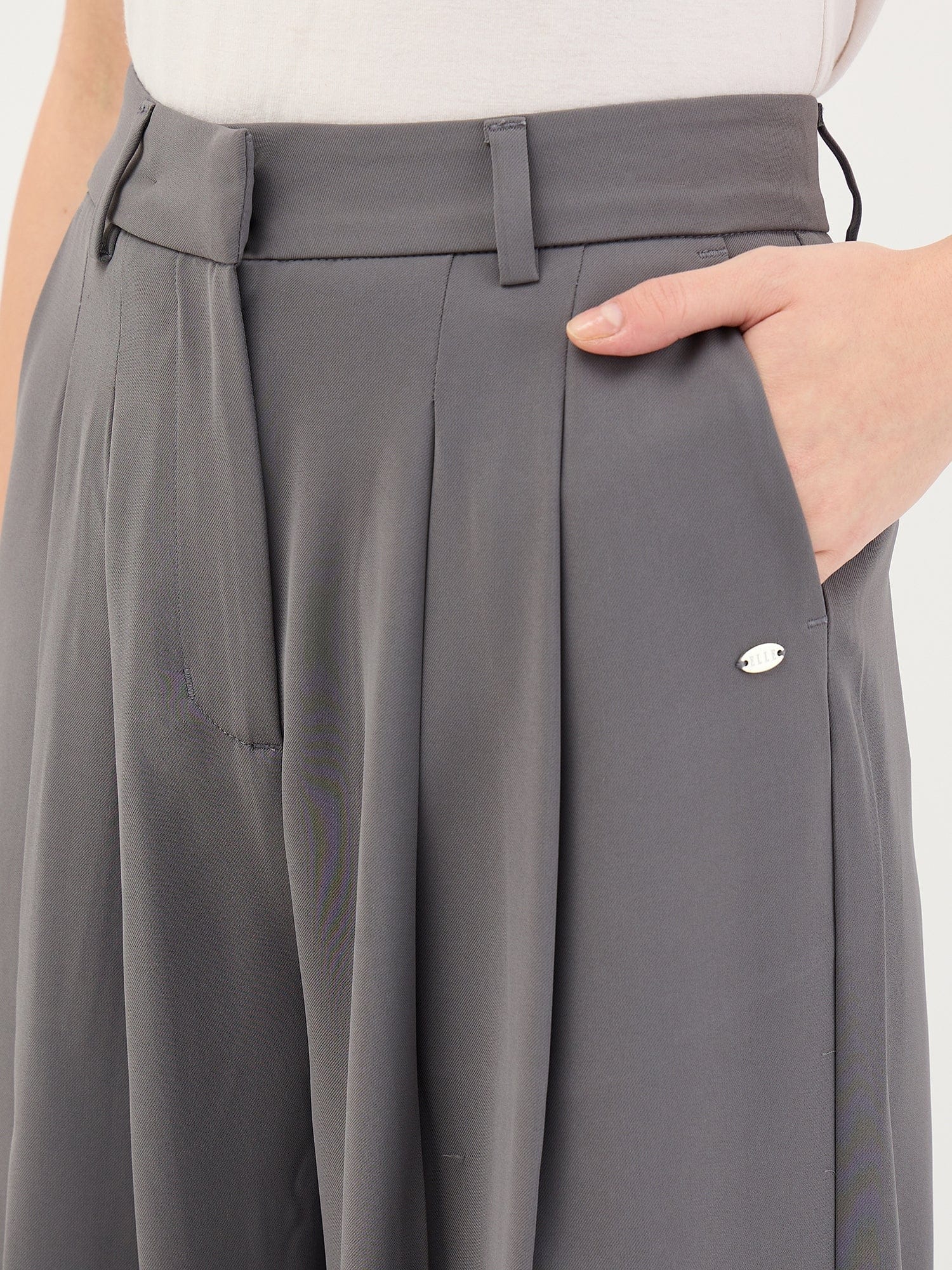 Elle Women Grey Flared Fit Solid Trouser