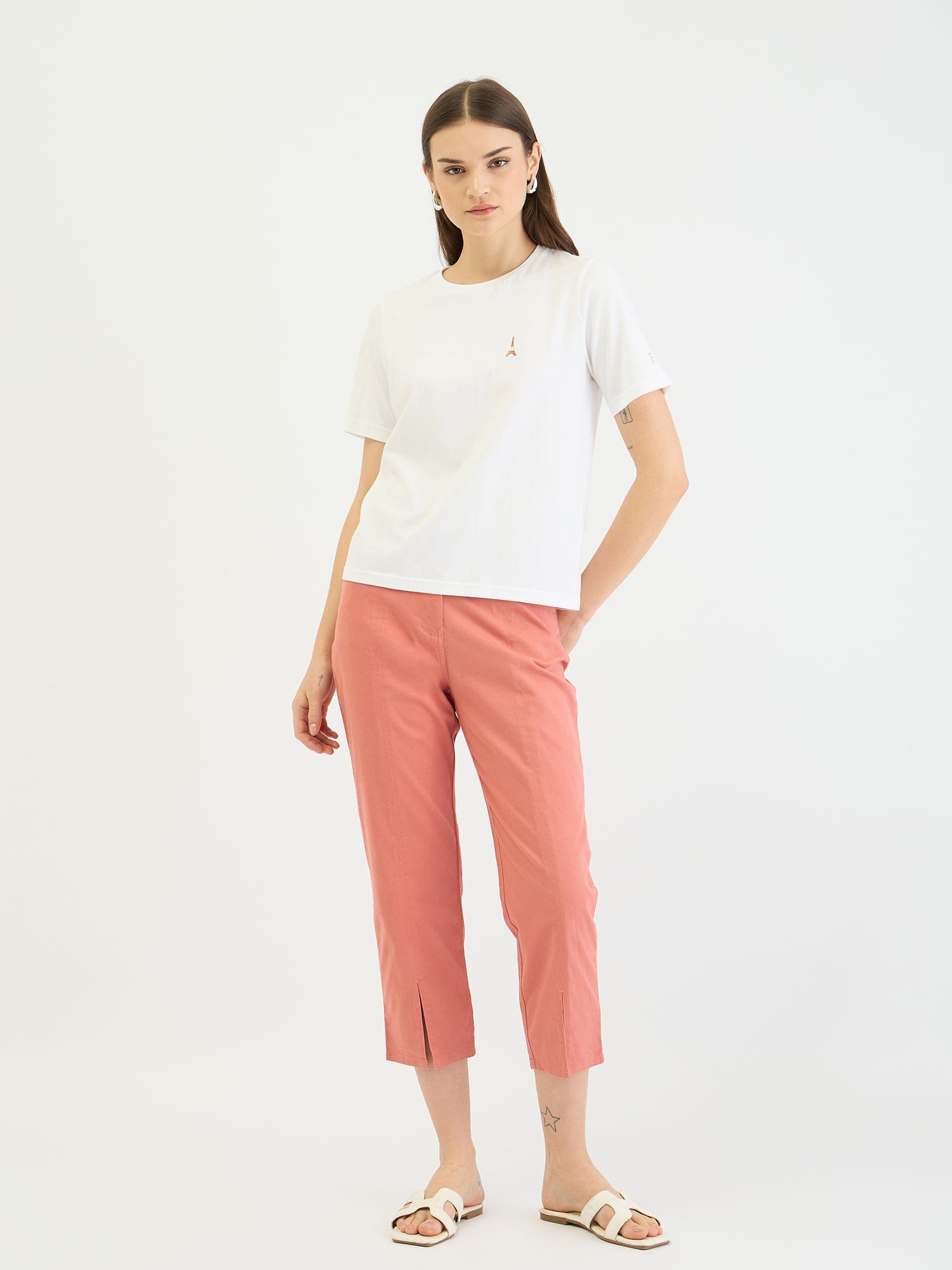 Elle Women White Solid Round Neck Tshirt