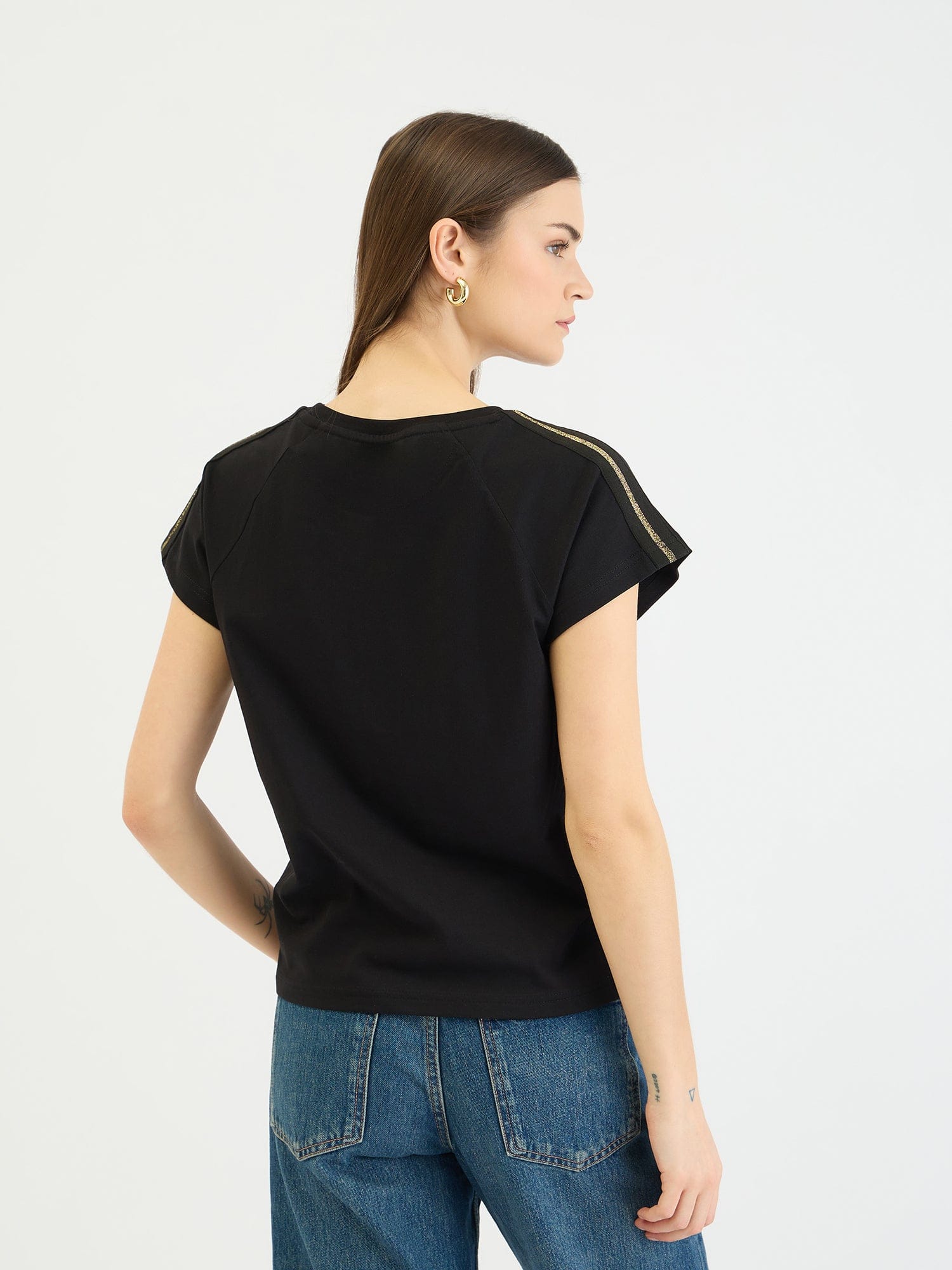 Elle Women Black Solid Crew Neck Tshirt