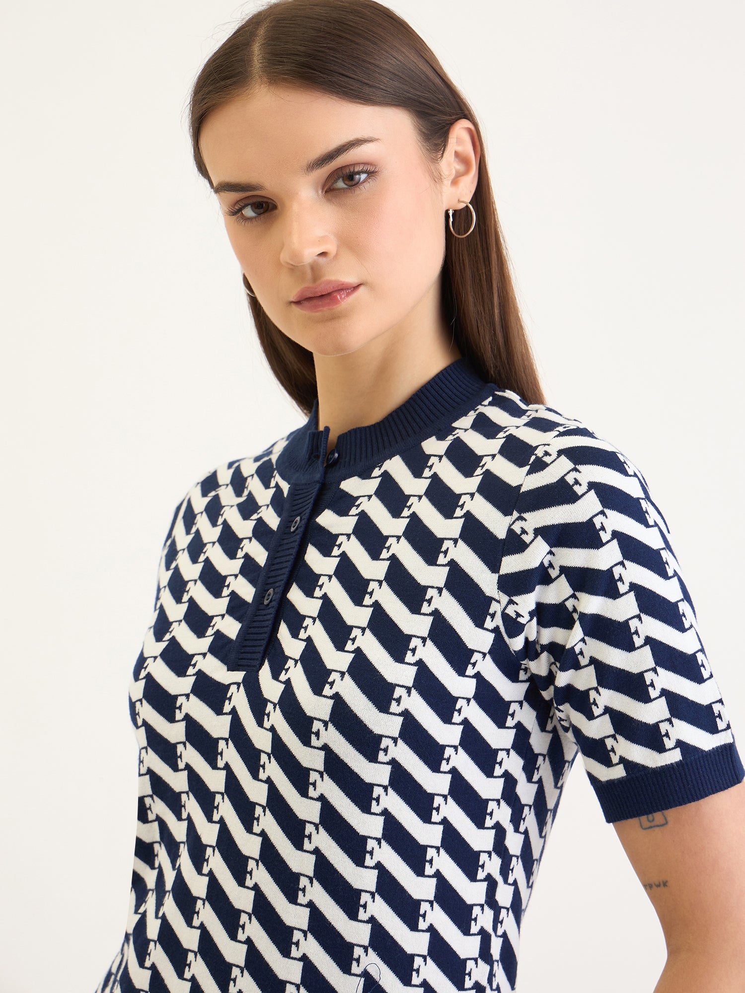 Elle Women White Knitted Collar TShirt