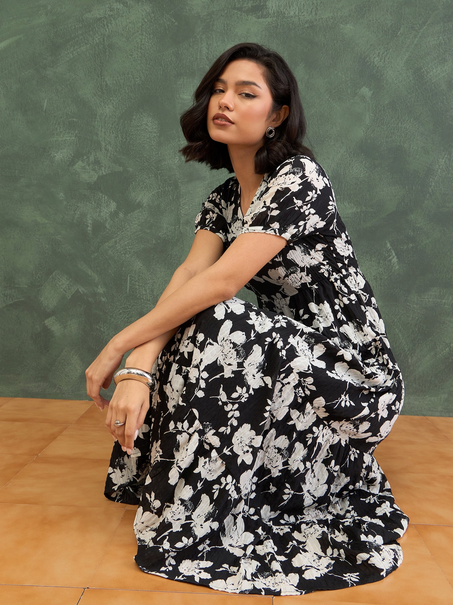 Iconic Women Black Printed V-Cut Dress