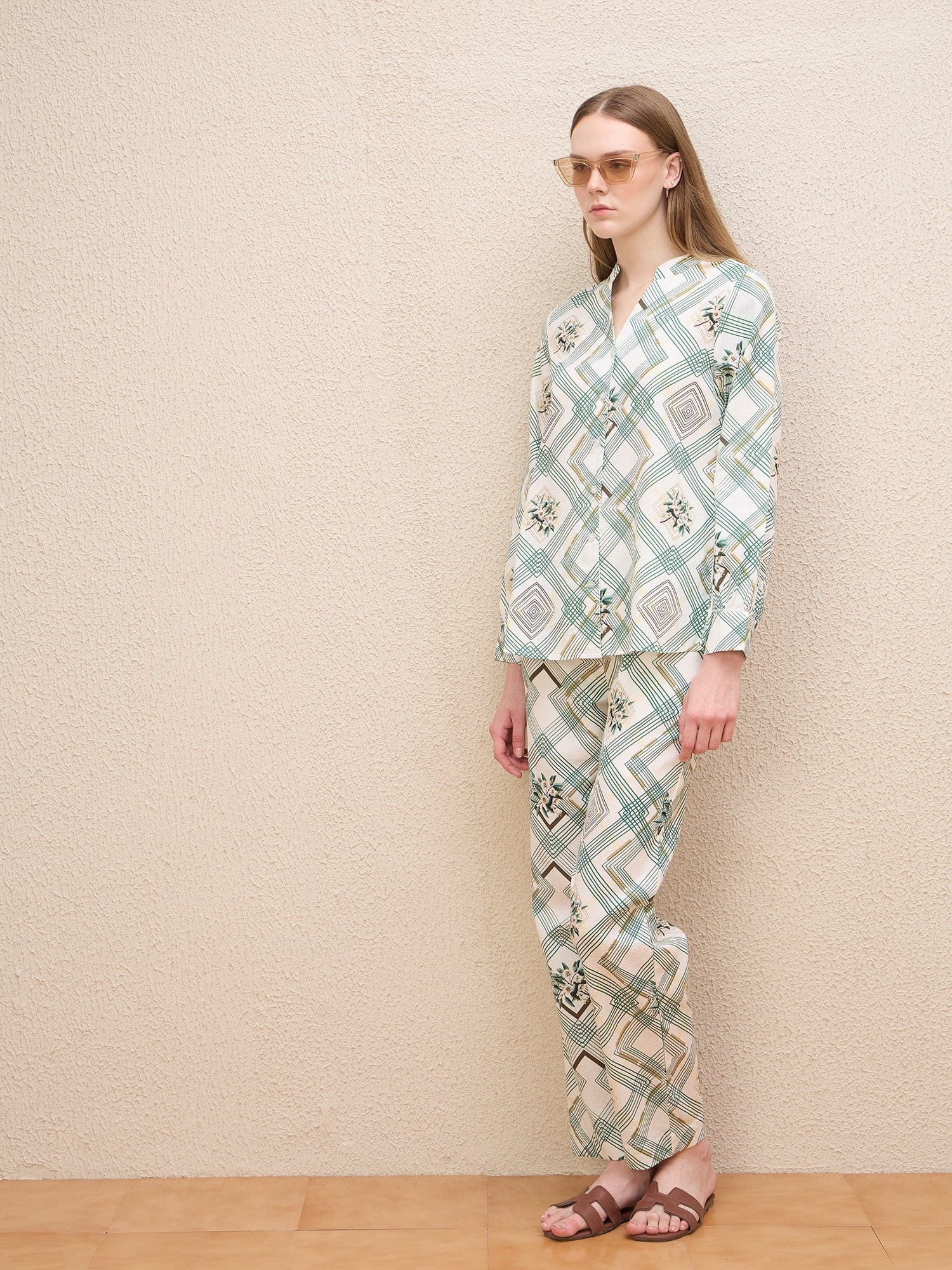 Iconic Women White Straight Fit Printed Trouser