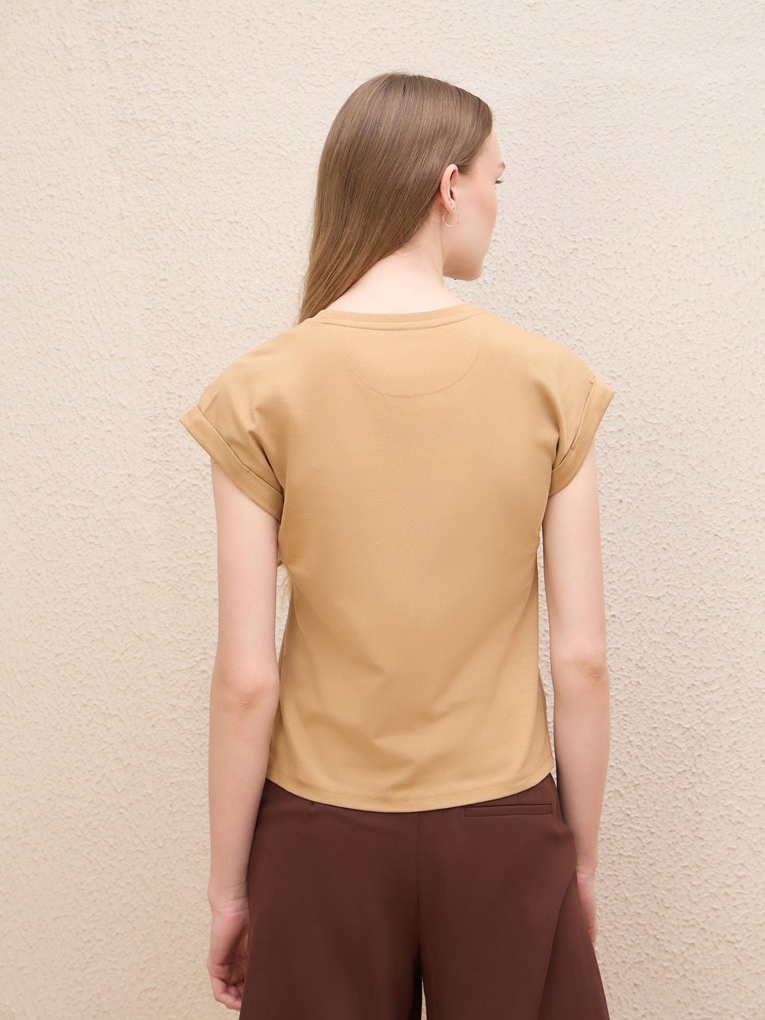 Iconic Women Beige Solid Crew Neck Tshirt