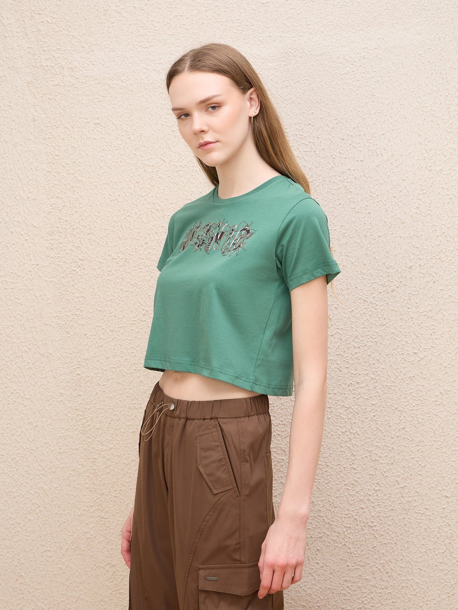 Iconic Women Green Solid Crew Neck Tshirt