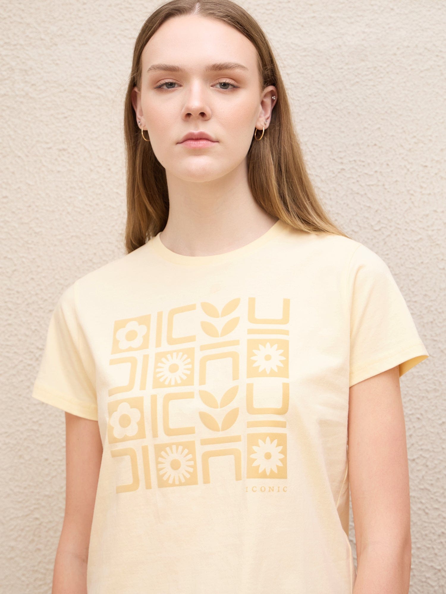 Iconic Women White Solid Crew Neck Tshirt