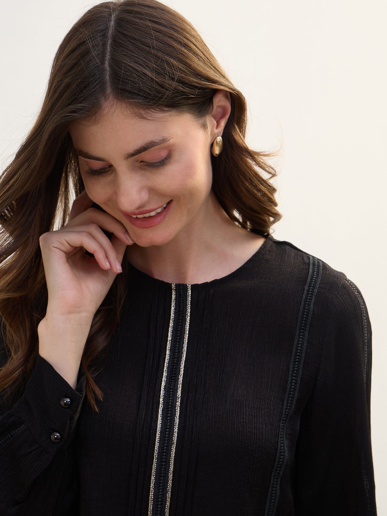 Iconic Women Black Crinkled Round Neck Top