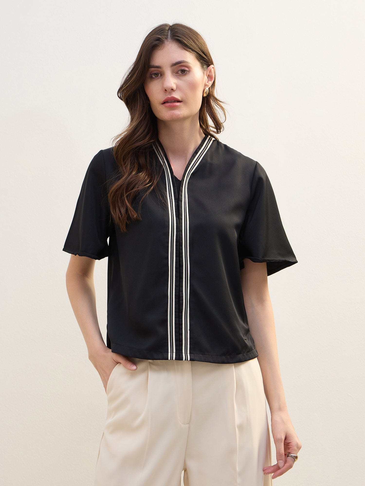 Iconic Women Black Solid V-Neck Top