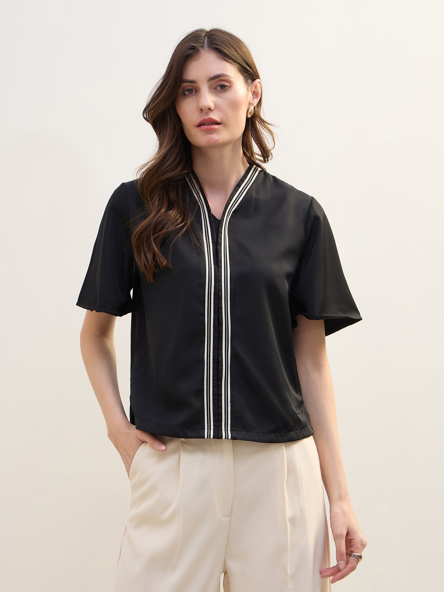 Iconic Women Black Solid V-Neck Top