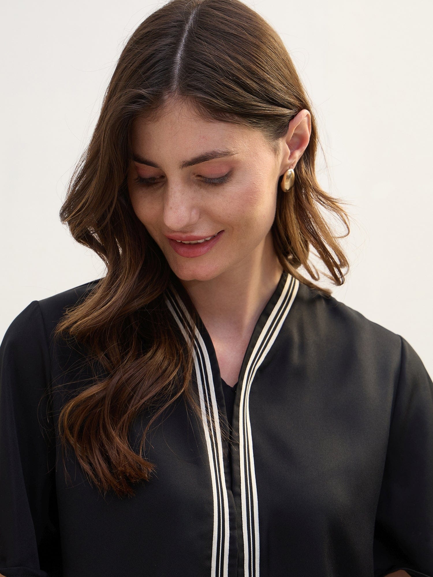 Iconic Women Black Solid V-Neck Top