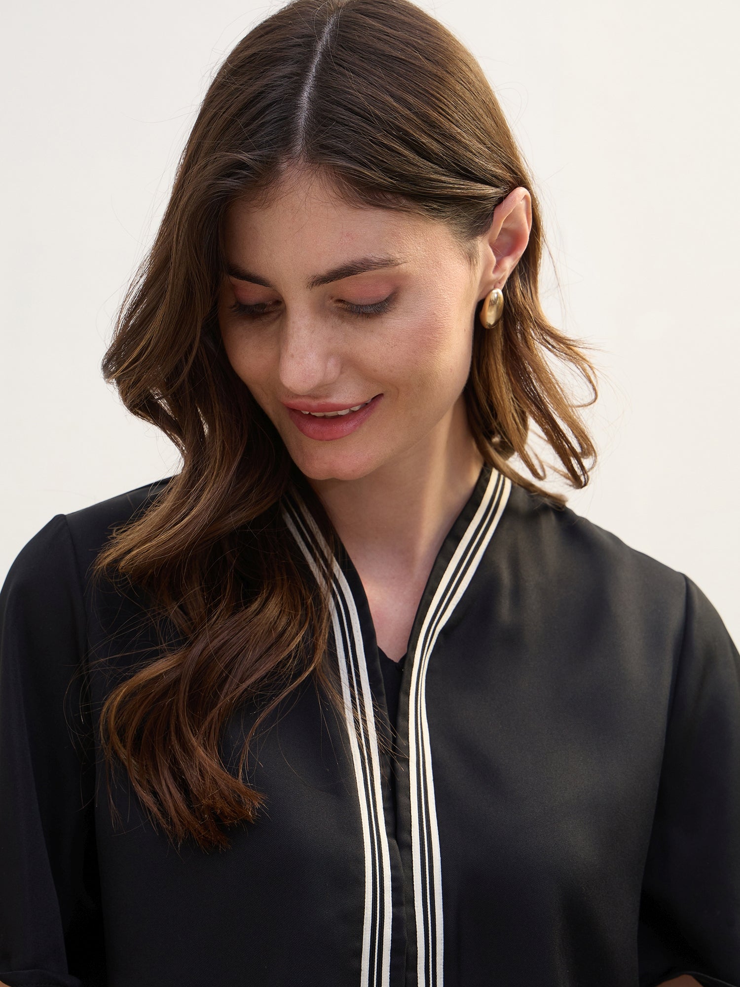 Iconic Women Black Solid V-Neck Top