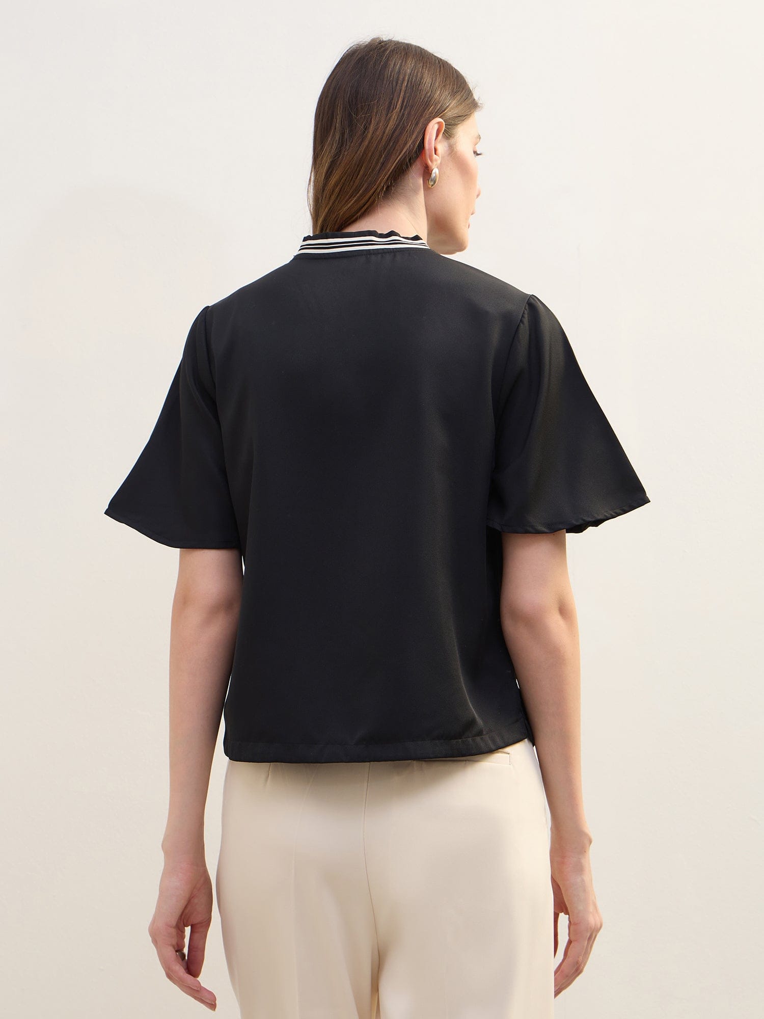 Iconic Women Black Solid V-Neck Top