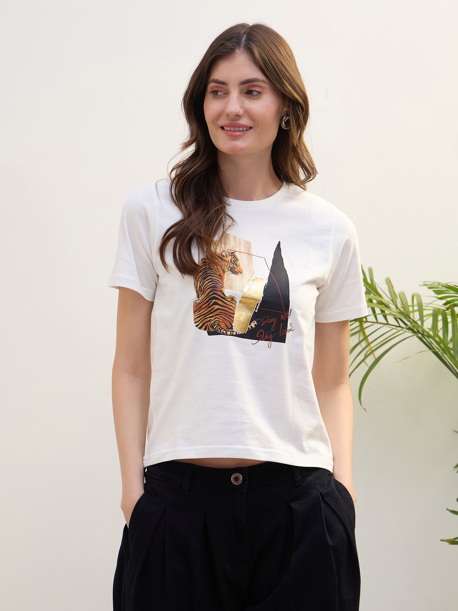 Iconic Women White Solid Round Neck TShirt