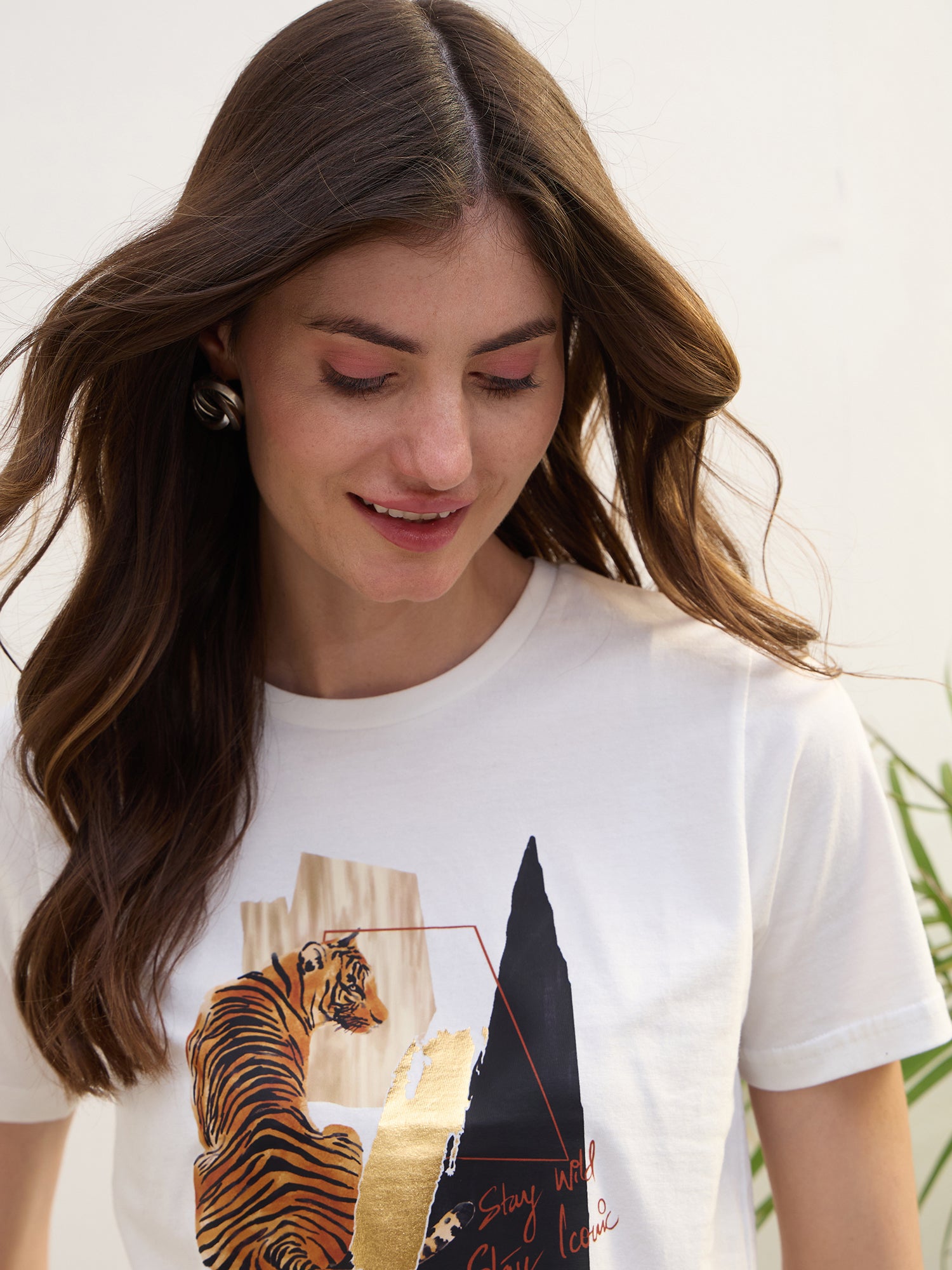 Iconic Women White Solid Round Neck TShirt