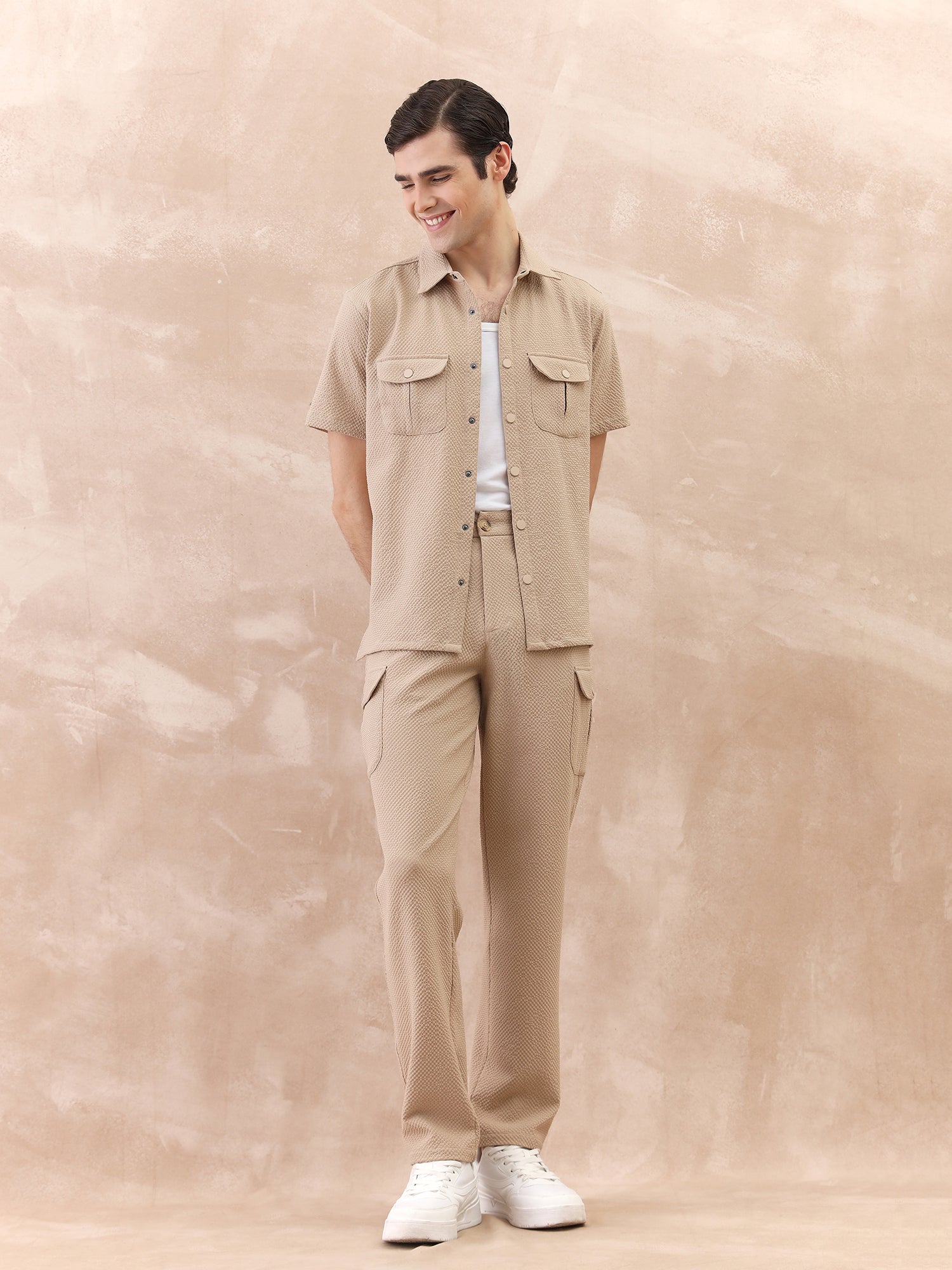 Iconic Men Beige Regular Fit Structured Cargo Trouser
