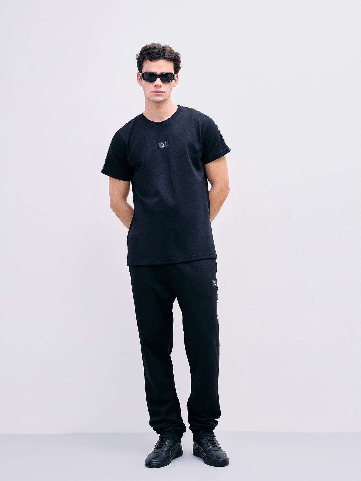 Iconic Men Black Regular Fit Solid Jogger
