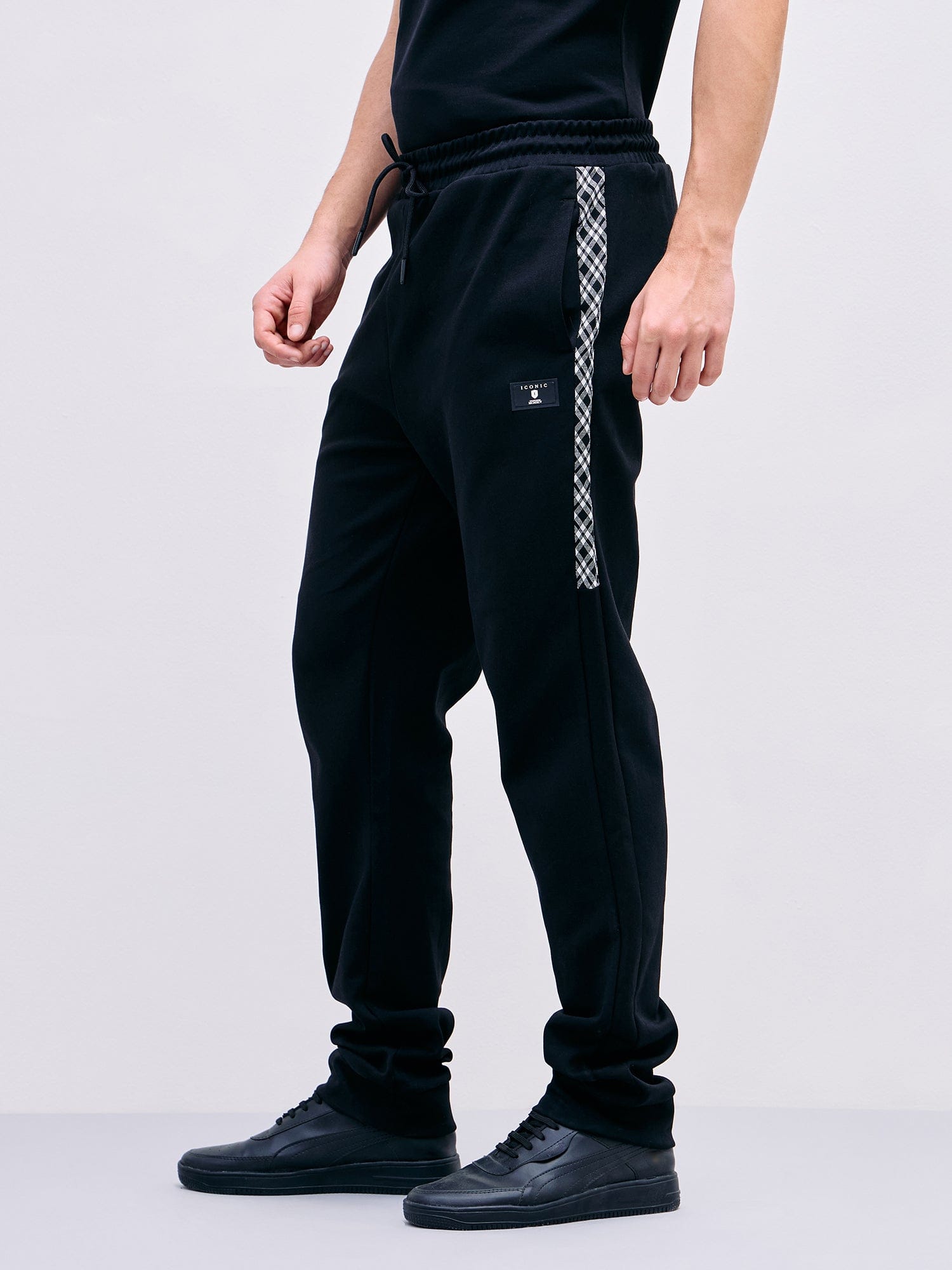 Iconic Men Black Regular Fit Solid Jogger