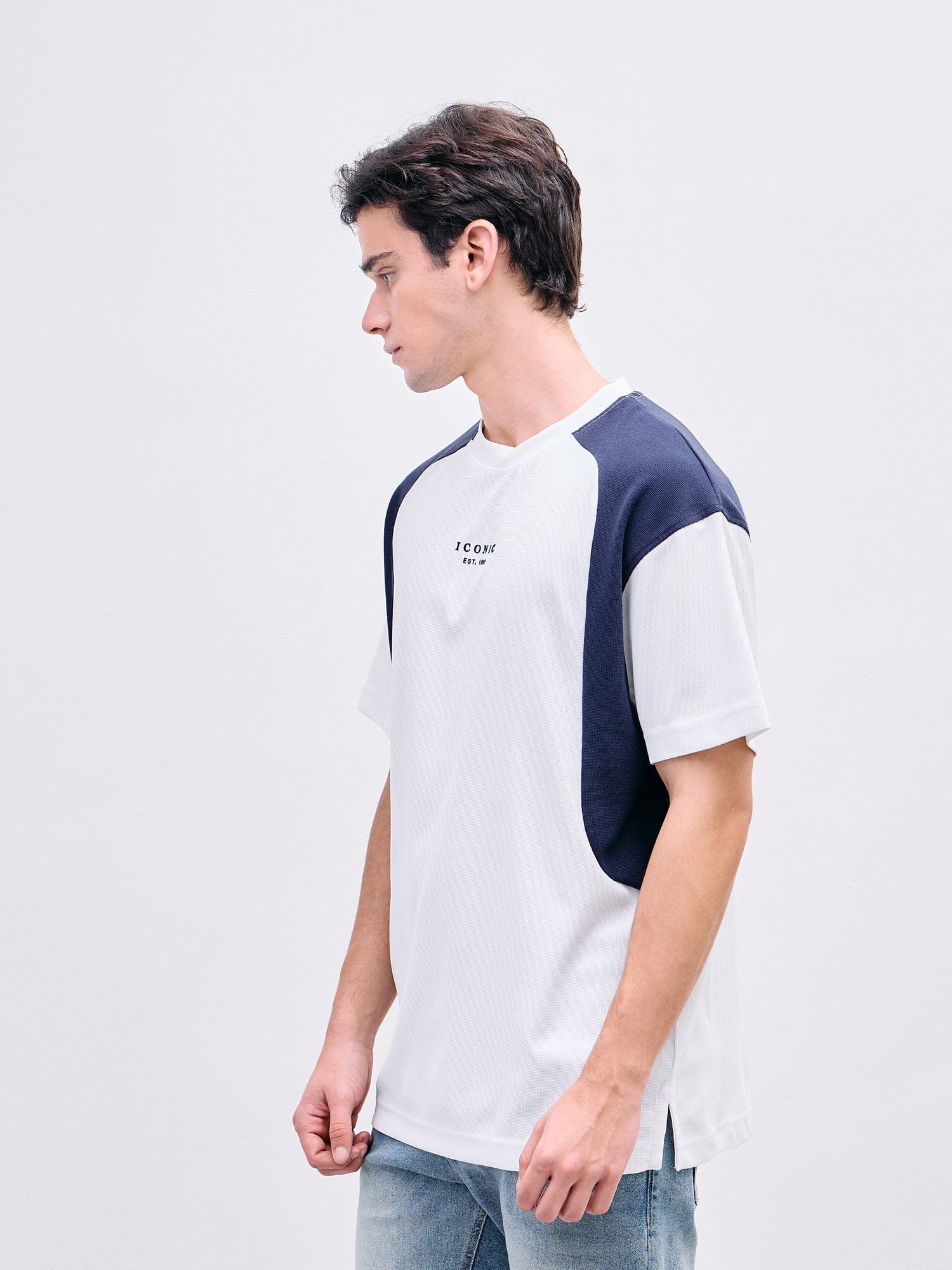 Iconic Men Blue Color Block Crew Neck Tshirt