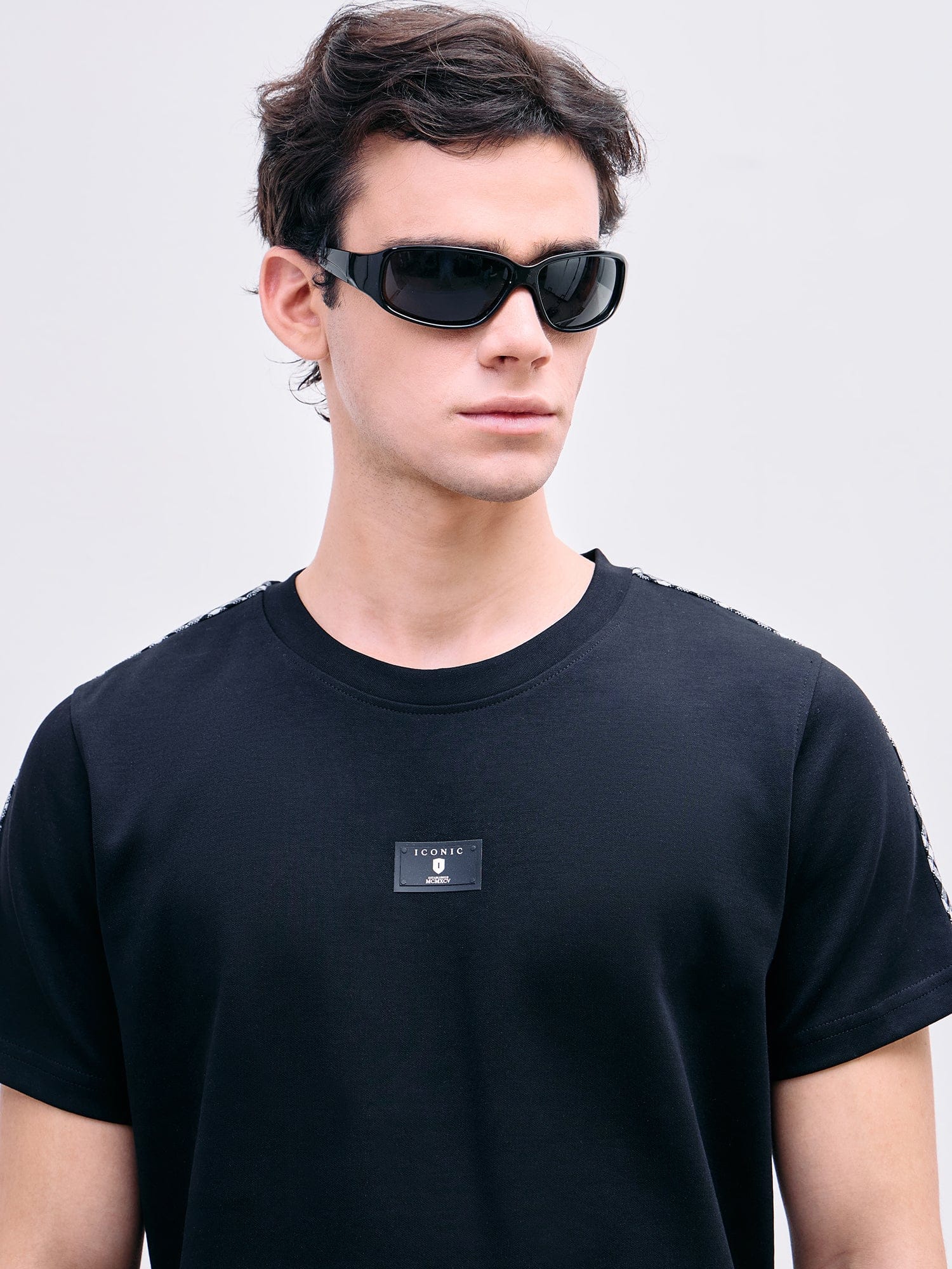 Iconic Men Black Solid Crew Neck Tshirt