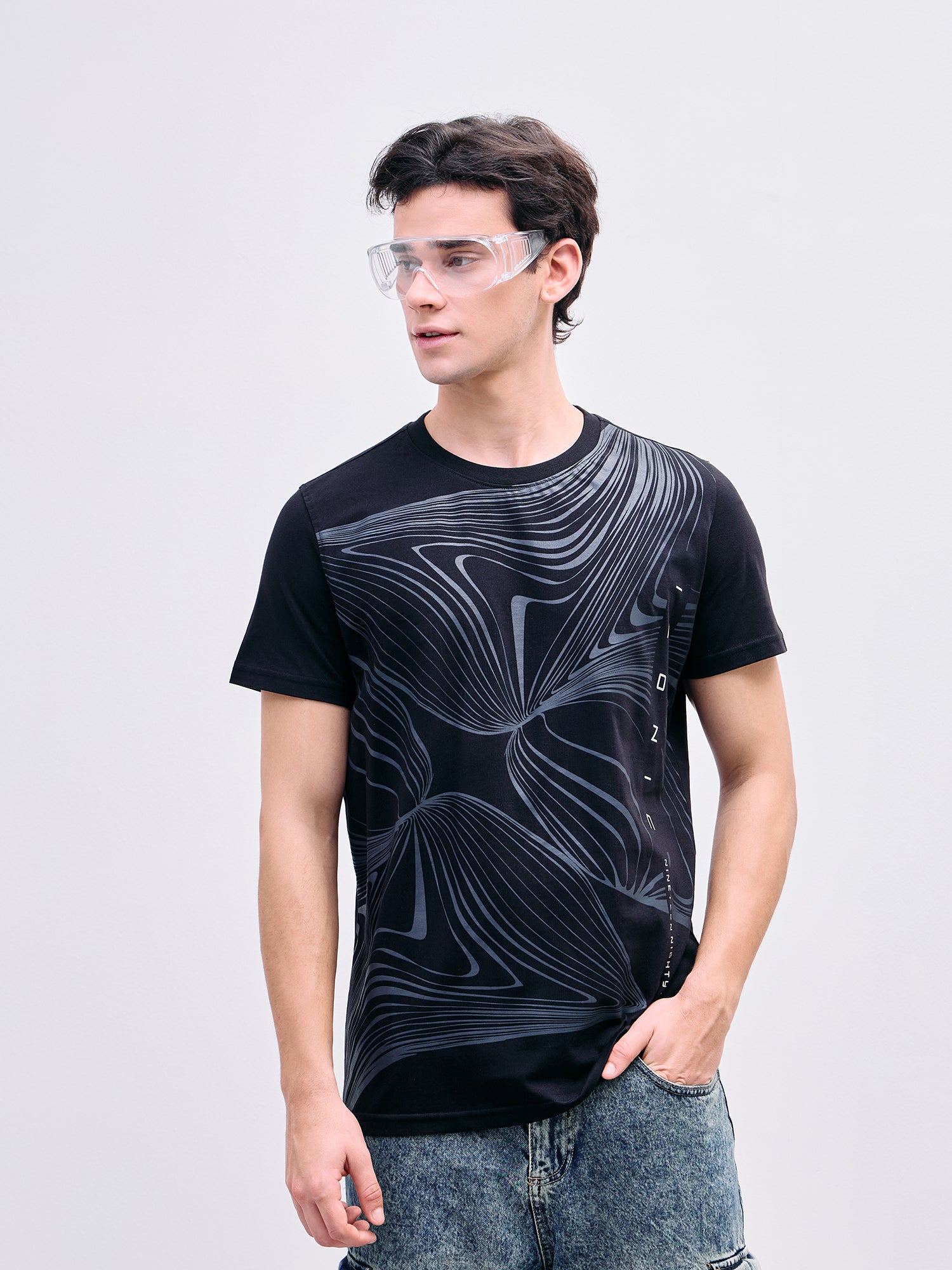 Iconic Men Black Graphic Crew Neck Tshirt