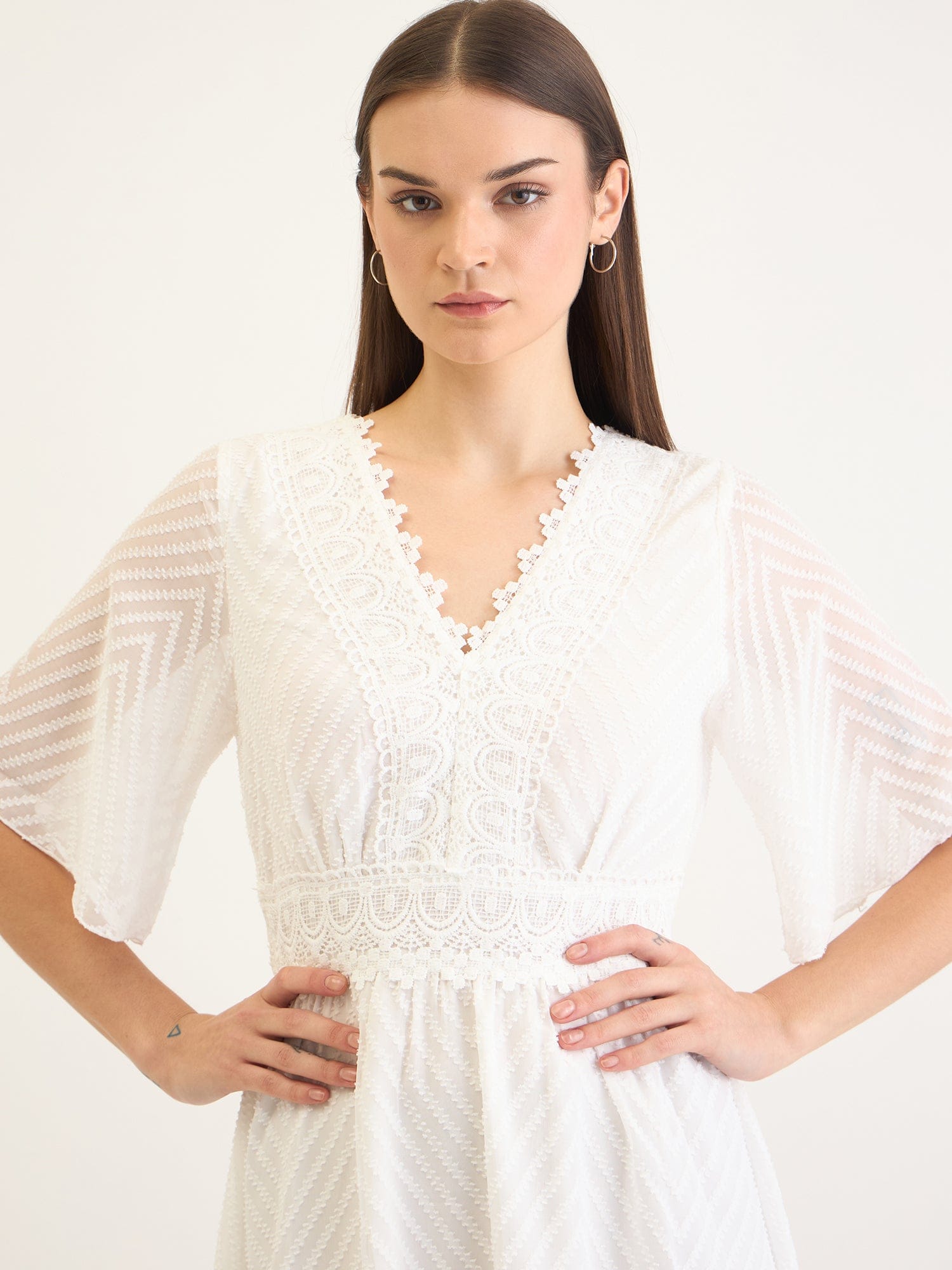 Elle Women White Solid V Neck Dress