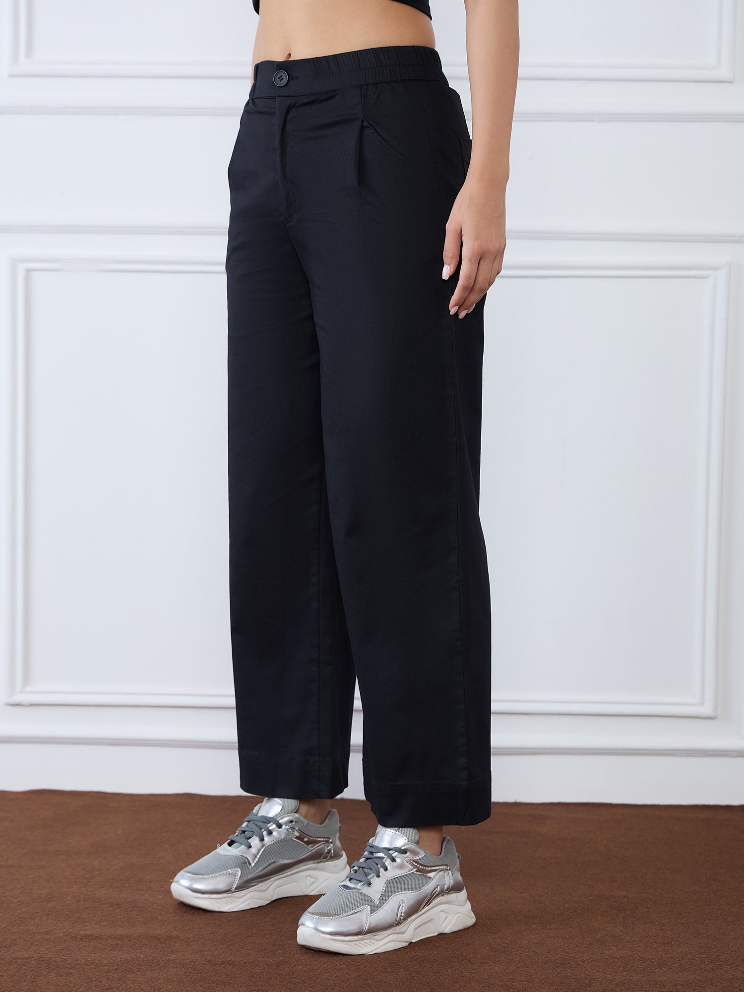 Iconic Women Black Straight Fit Solid Trouser