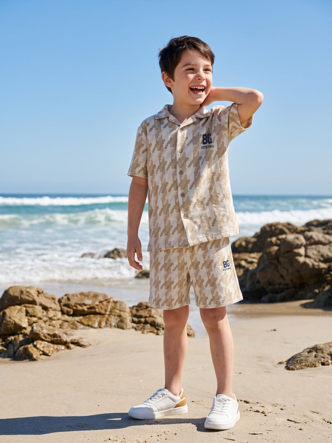 Blue Giraffe Boys White Regular Fit Solid Shorts