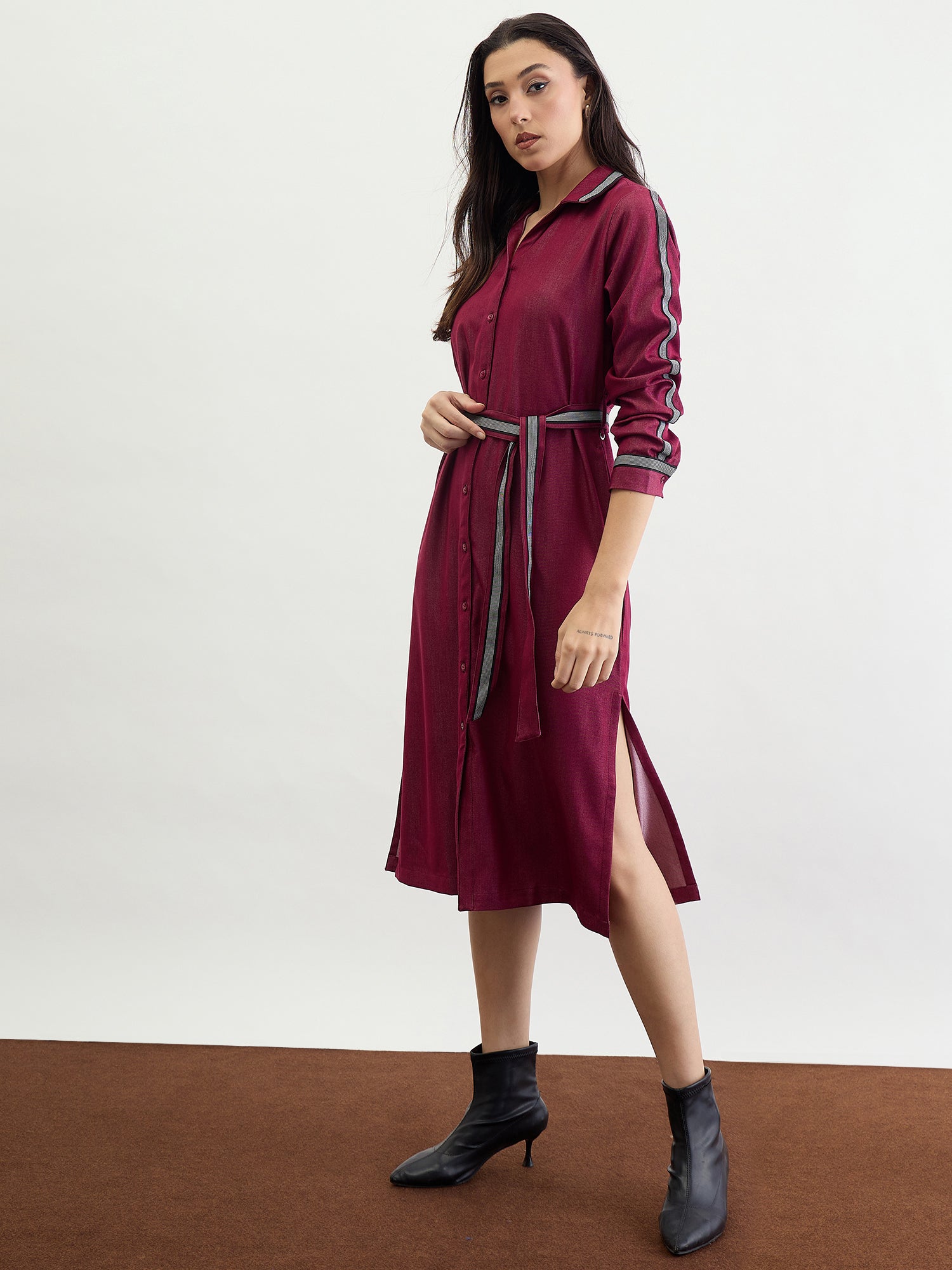 Iconic Women Red Solid Collar Dress