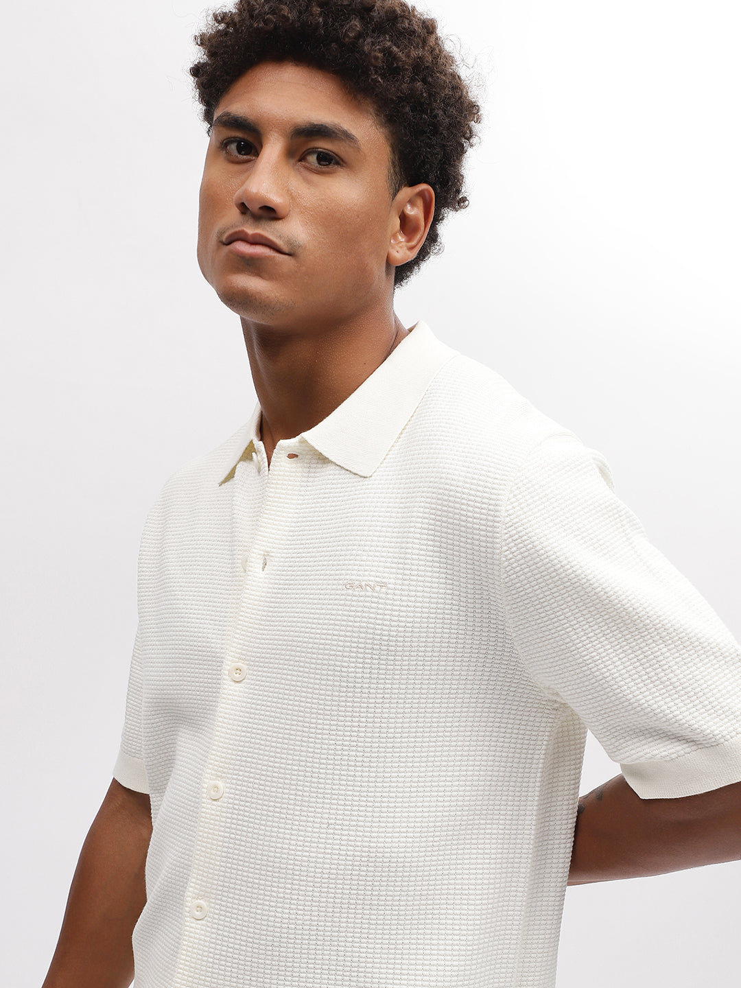Gant Men Cream Solid Spread Collar Short Sleeves Shirt