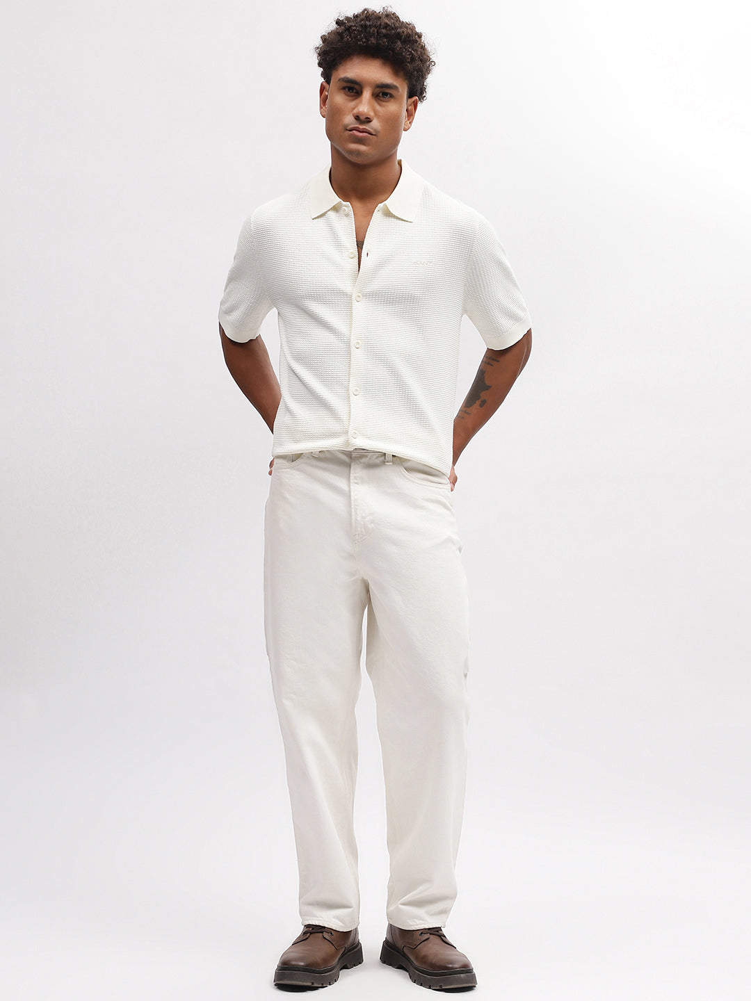 Gant Men Cream Solid Spread Collar Short Sleeves Shirt