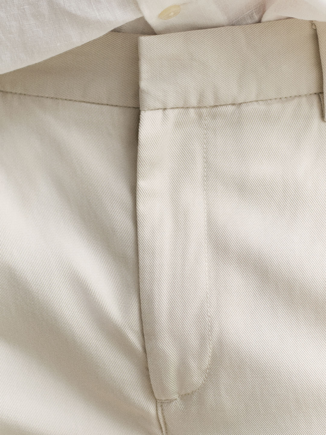 Gant Men Off White Solid Slim Fit Trouser