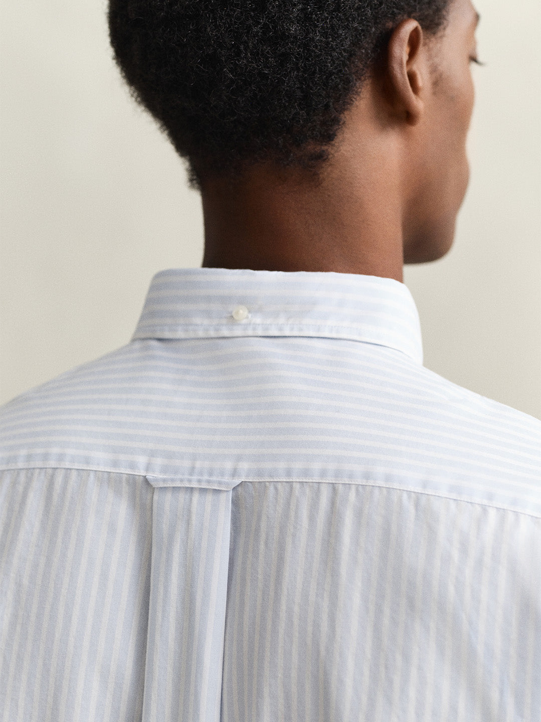 Gant Men Blue Striped Regular Fit Classic Poplin Shirt