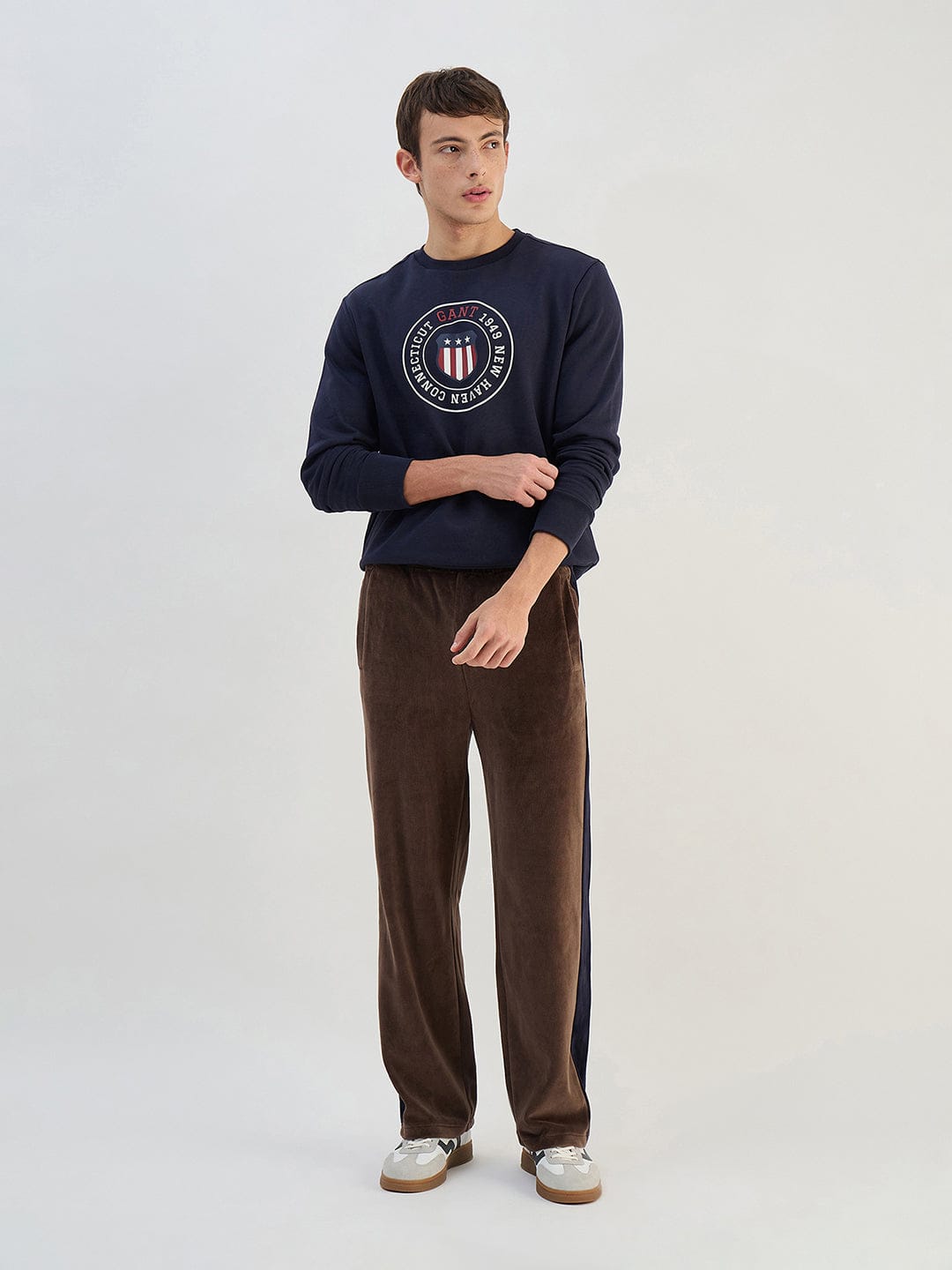Gant Men Navy Blue Solid Round Neck Sweatshirt