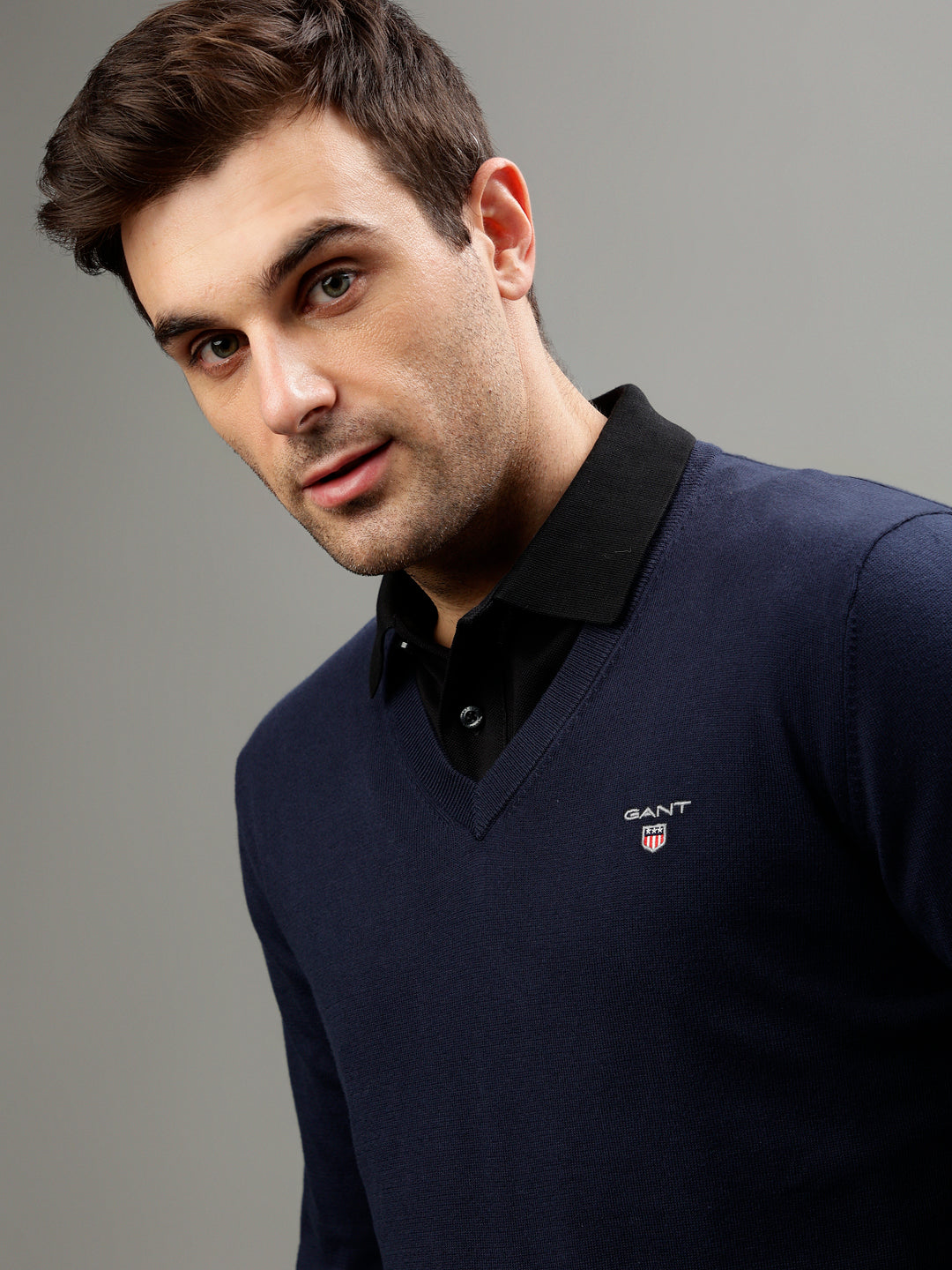 Gant Men Solid V Neck Long Sleeves Sweater