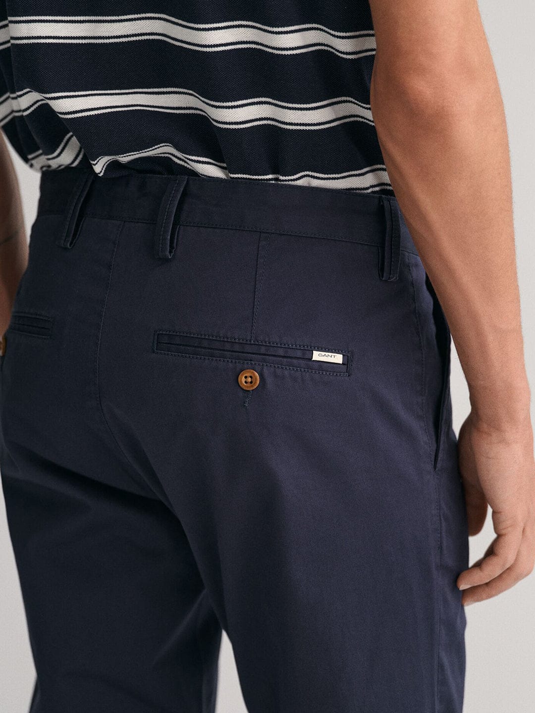 Gant Men Blue Slim Fit Solid Trouser