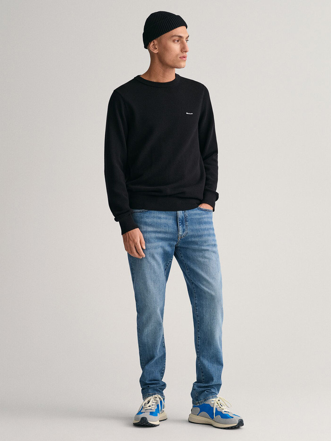 Gant Men Black Solid Crew Neck Sweater