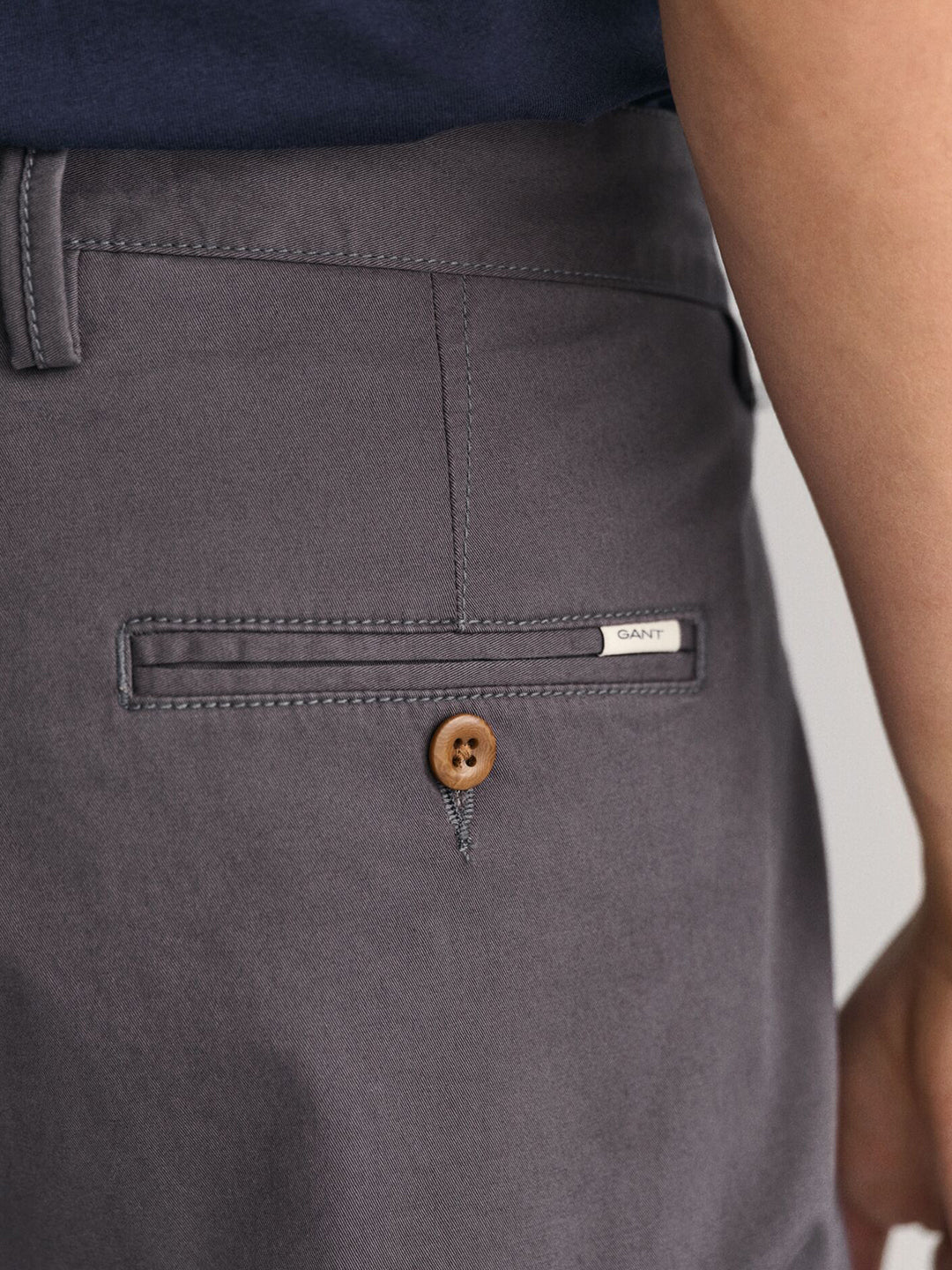 Gant Men Grey Regular Fit Solid Trouser