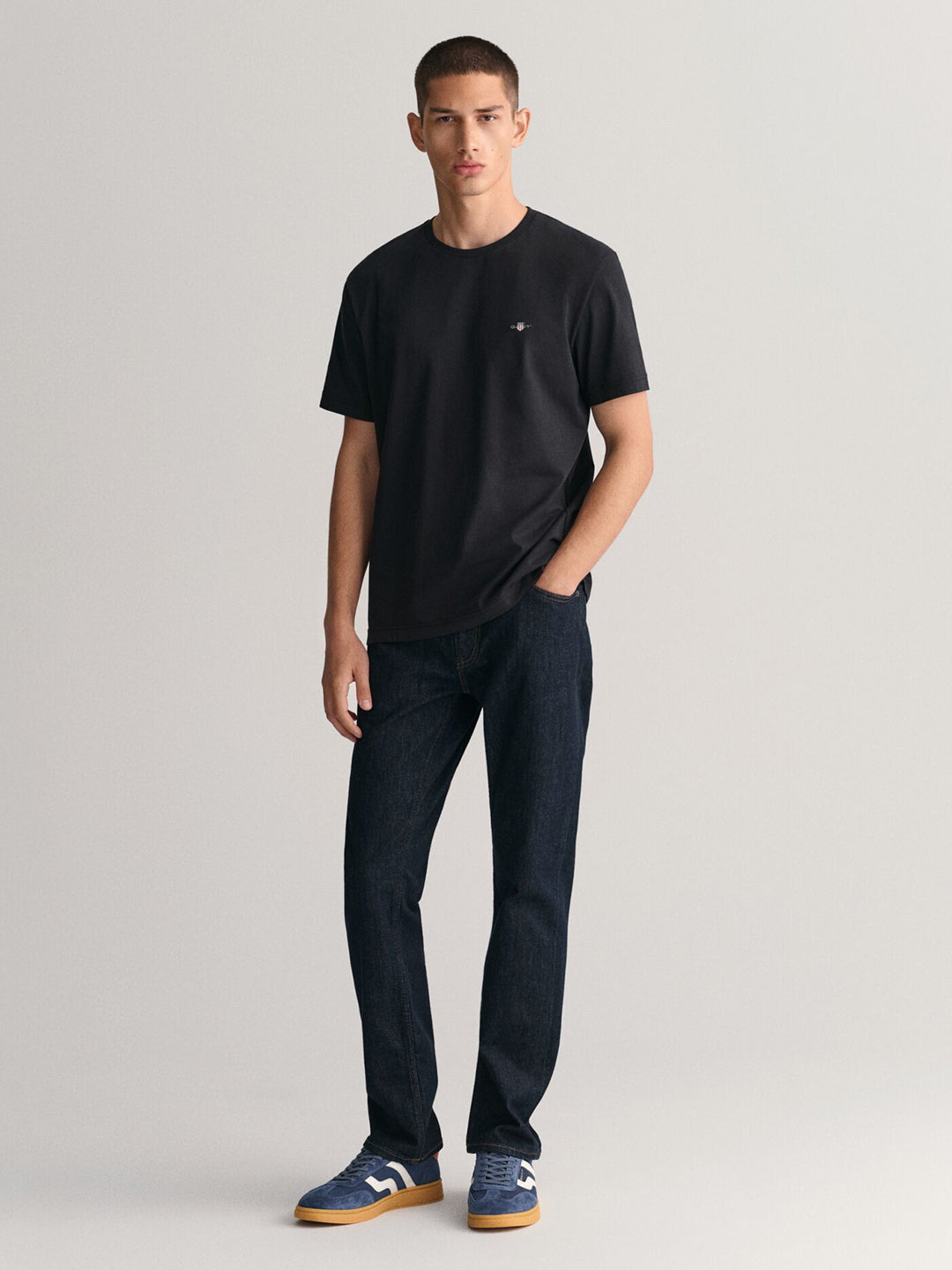 Gant Men Black Solid Crew Neck Tshirt