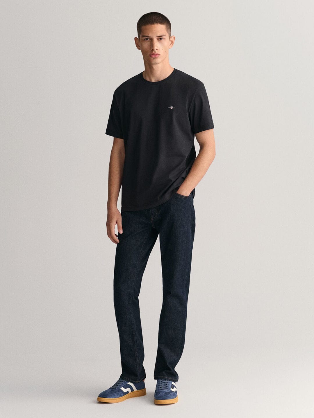 Gant Men Black Solid Crew Neck Tshirt