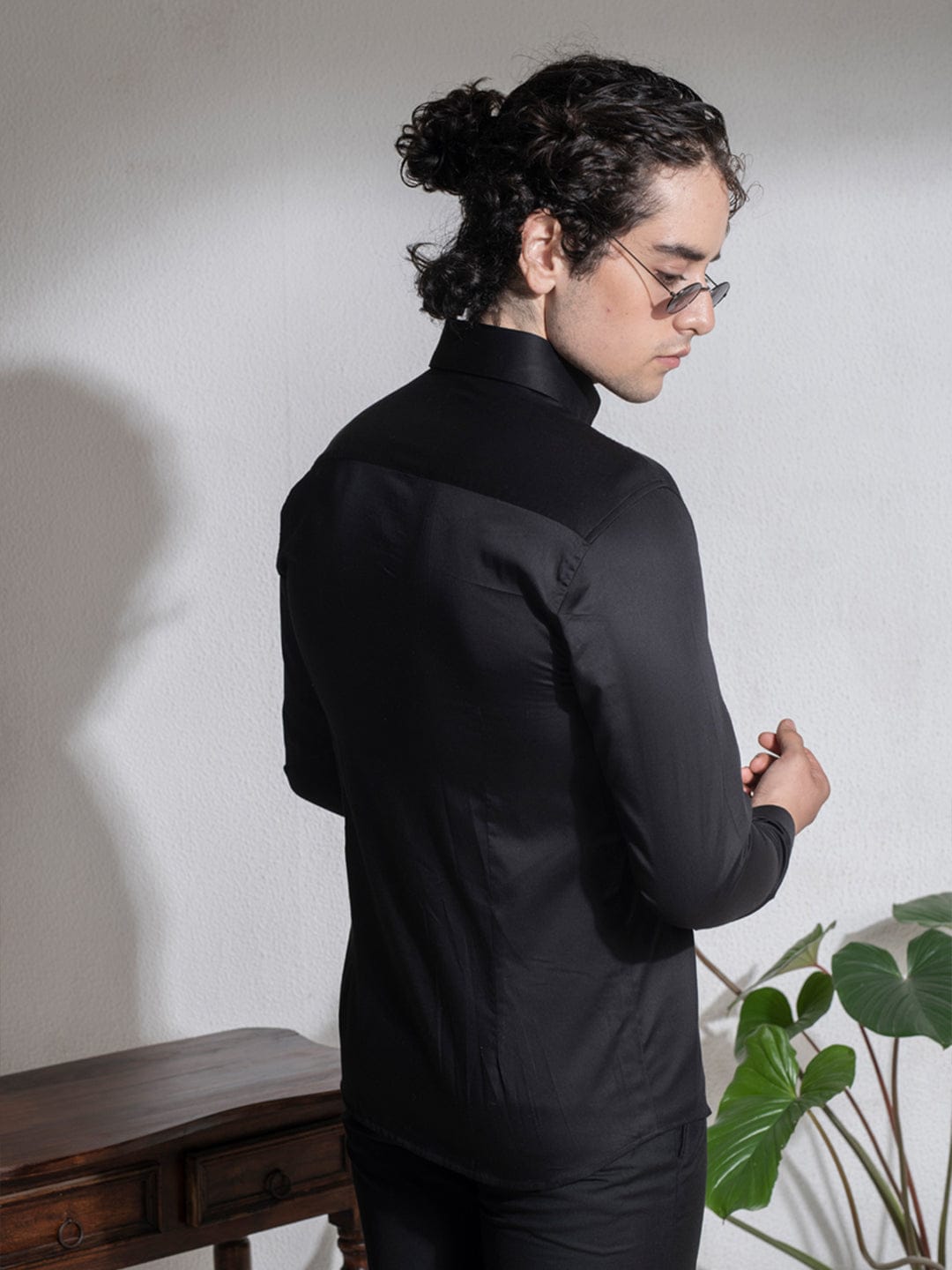 Abkasa Men Black Collar Shirt