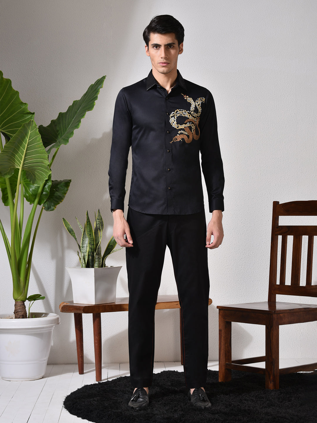 Abkasa Men Black Collar Shirt