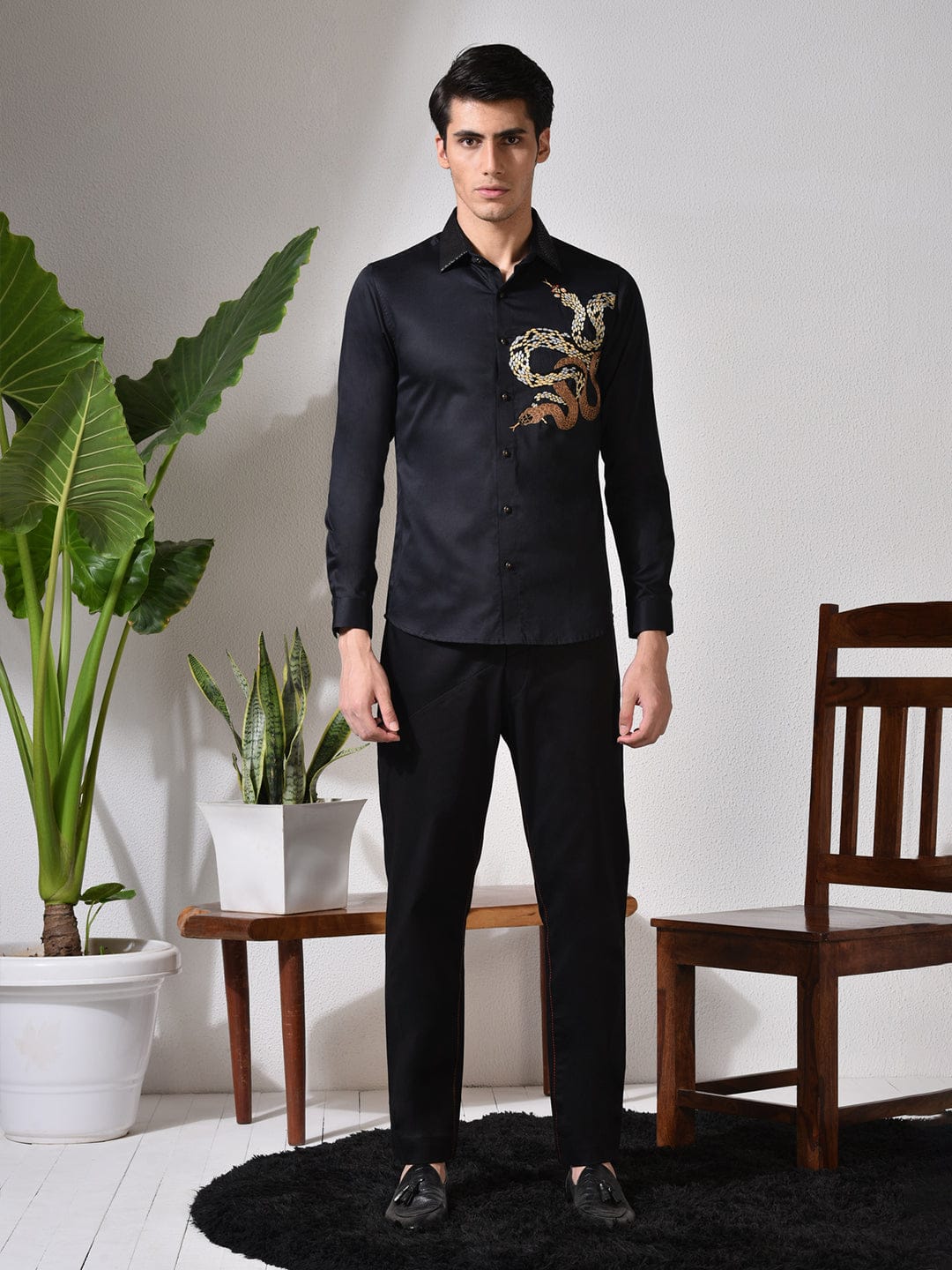 Abkasa Men Black Collar Shirt