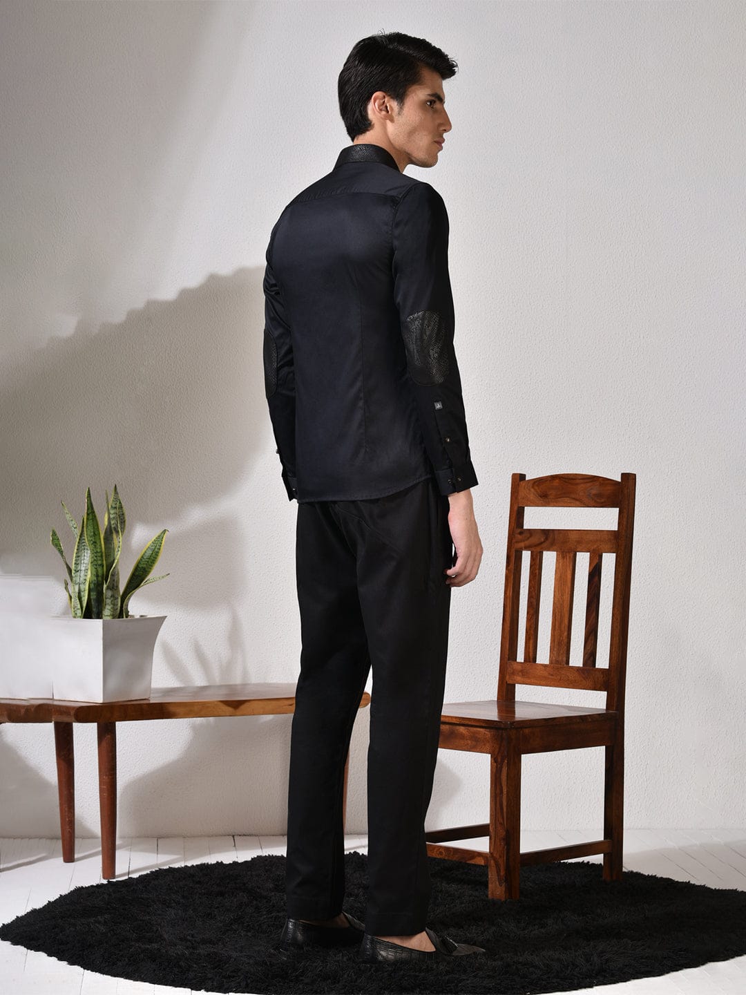 Abkasa Men Black Collar Shirt