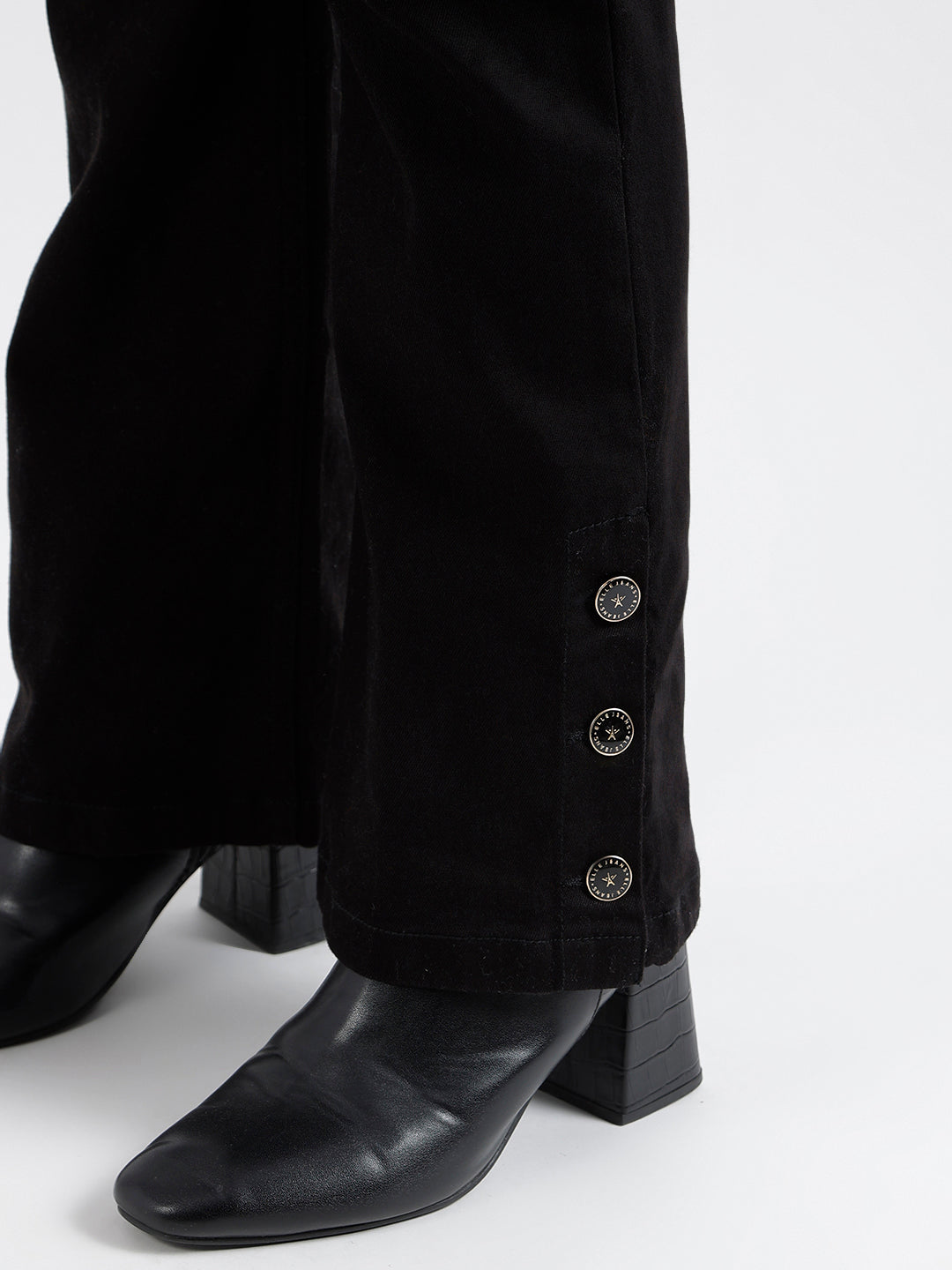 Elle Women Solid Flared Jeans