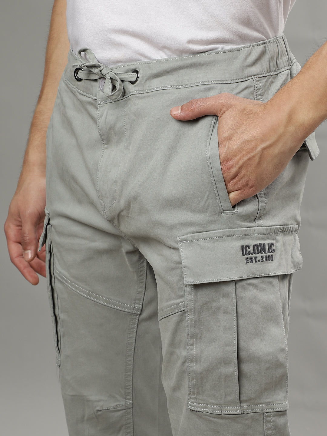Iconic Men Solid Mid-rise Regular Fit Cargo Trousers