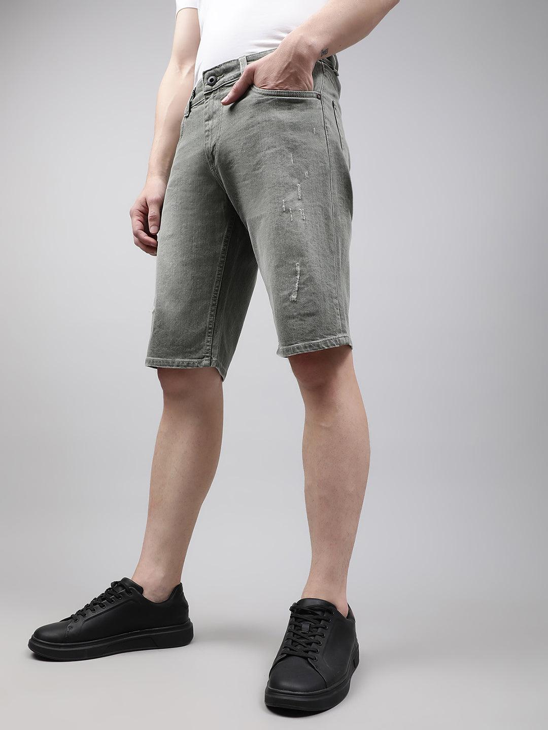 Lindbergh Men Olive Solid Regular Fit Shorts