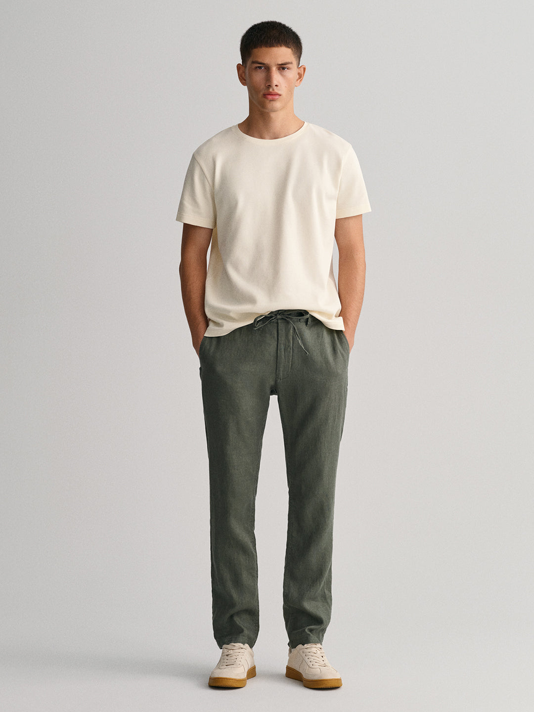 Gant Men Smart Mid-Rise Smart Loose Fit Linen Trousers