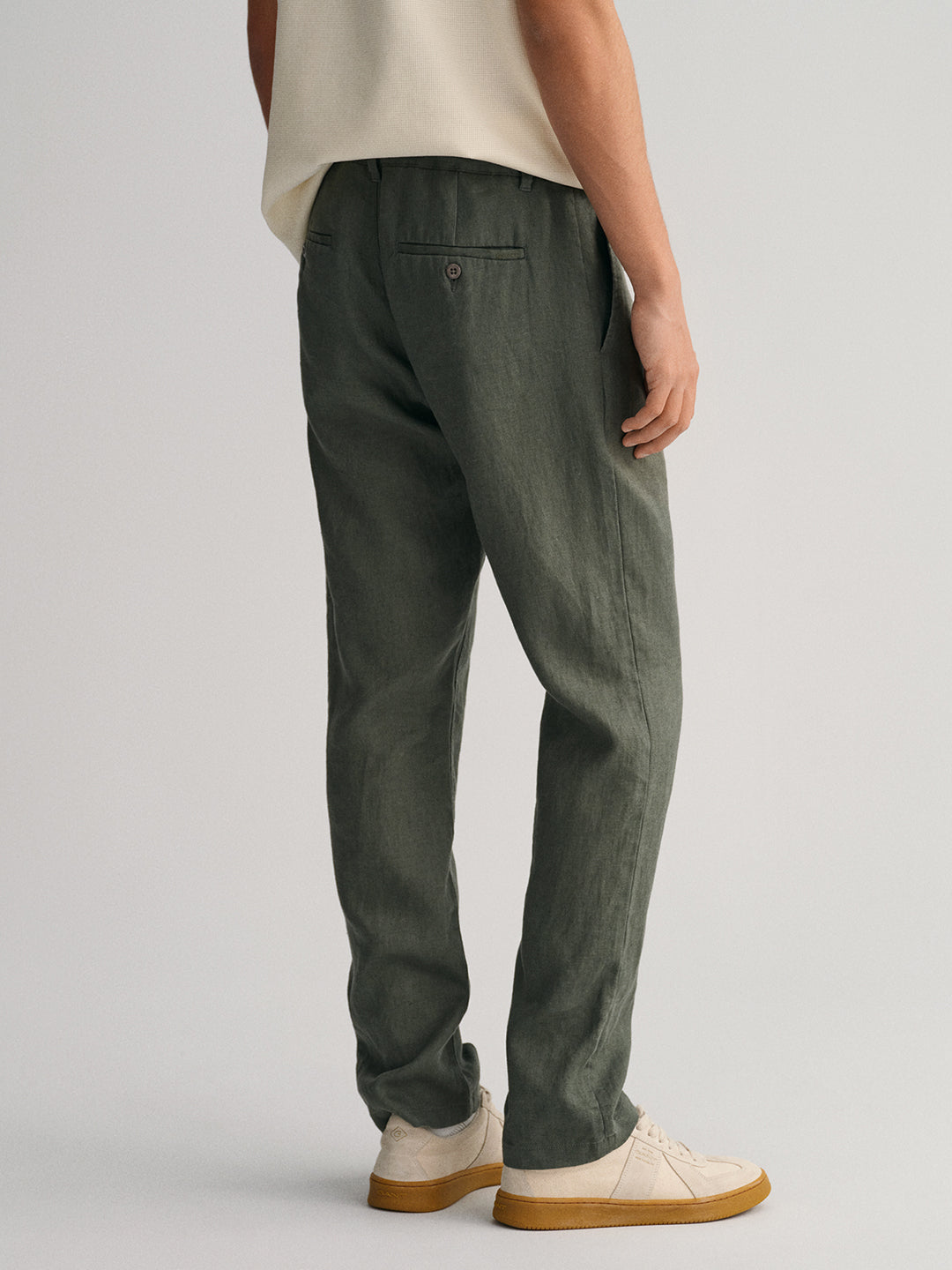Gant Men Smart Mid-Rise Smart Loose Fit Linen Trousers