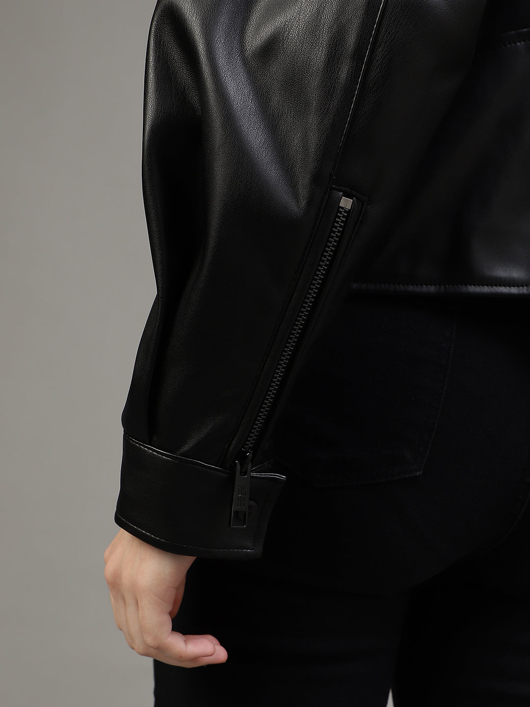 Dkny Women Solid Collar Neck Full Sleeves Jacket